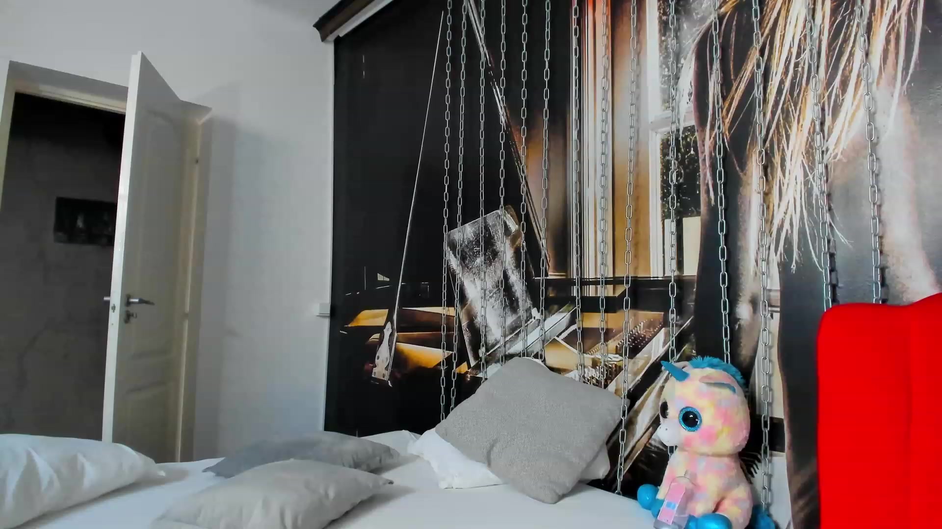 Gallery image thumbnail from JenniferLuvv's myfreecams stream on, 03/23/2023, 12:02 image 12 of 20