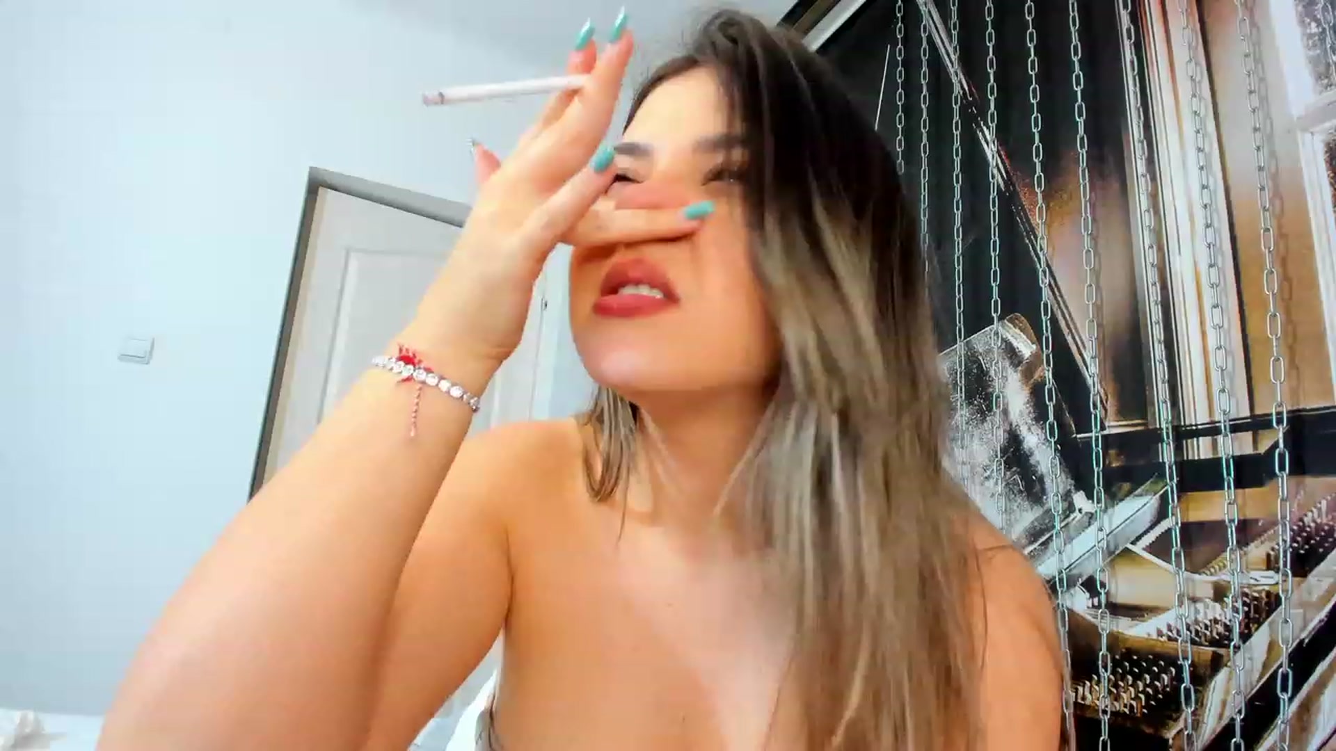 Gallery image thumbnail from JenniferLuvv's myfreecams stream on, 03/27/2023, 11:12 image 2 of 20