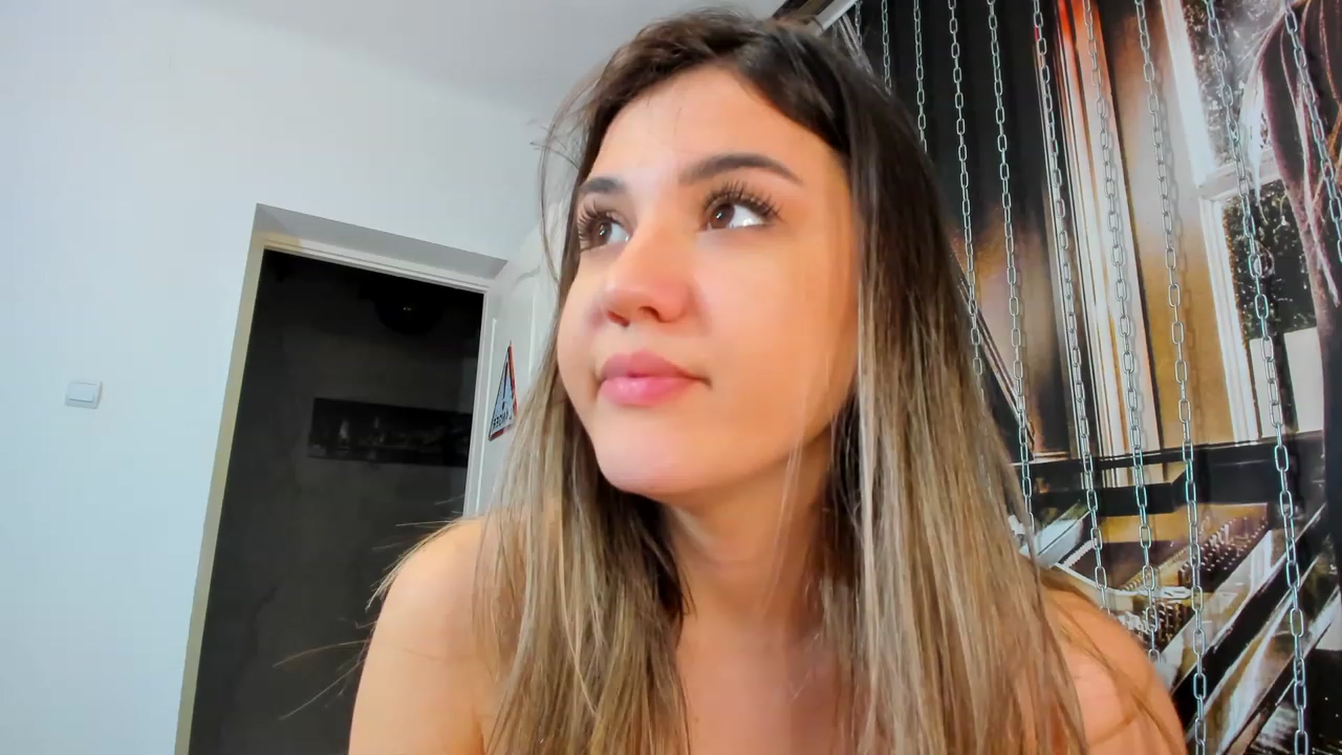Gallery image thumbnail from JenniferLuvv's myfreecams stream on, 03/27/2023, 12:01 image 19 of 20