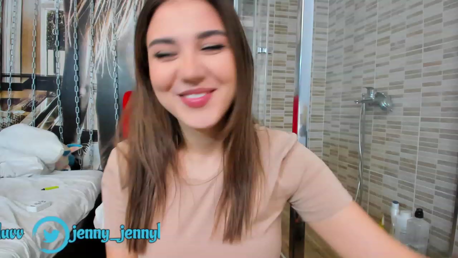 Gallery image thumbnail from JenniferLuvv's myfreecams stream on, 04/11/2023, 07:29 image 4 of 20