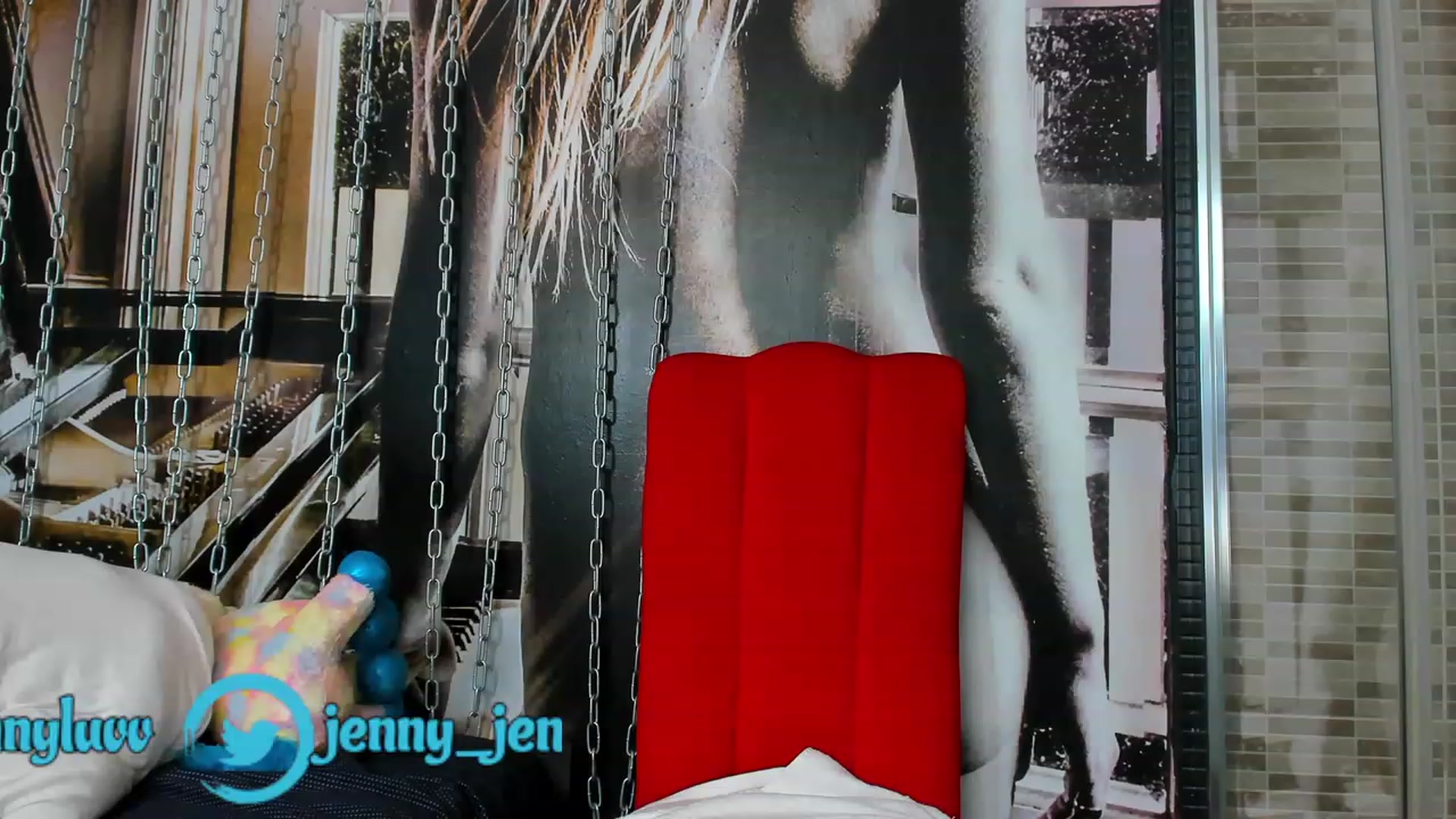 Gallery image thumbnail from JenniferLuvv's myfreecams stream on, 04/25/2023, 10:12 image 18 of 20