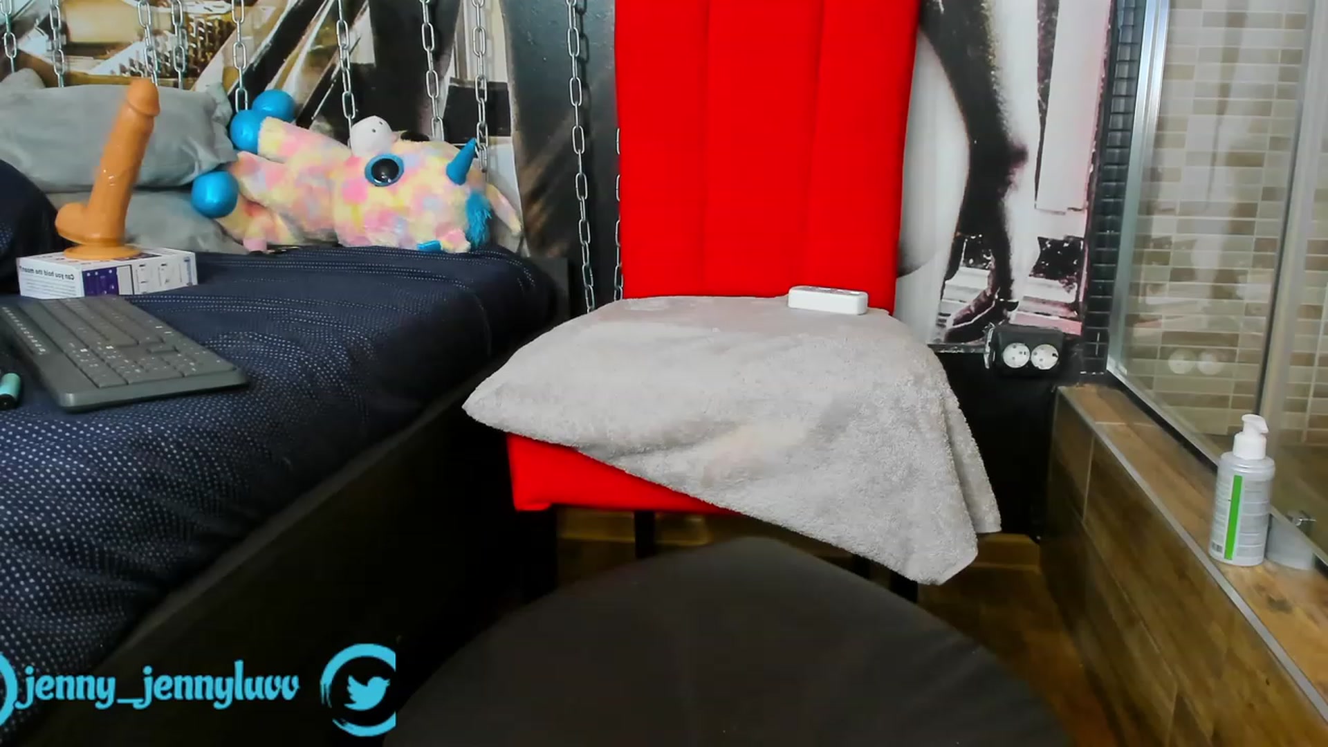 Gallery image thumbnail from JenniferLuvv's myfreecams stream on, 05/04/2023, 12:39 image 10 of 20