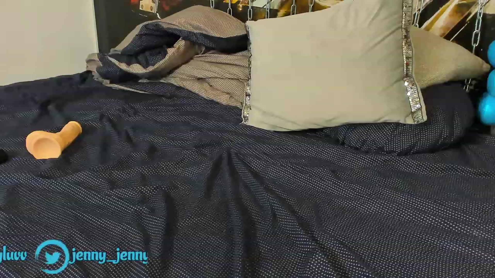 Gallery image thumbnail from JenniferLuvv's myfreecams stream on, 05/18/2023, 14:42 image 13 of 20
