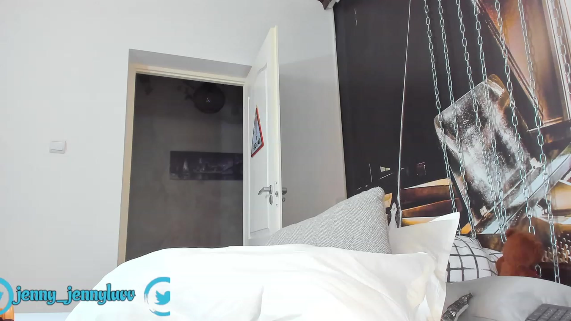 Gallery image thumbnail from JenniferLuvv's myfreecams stream on, 05/25/2023, 10:35 image 7 of 20