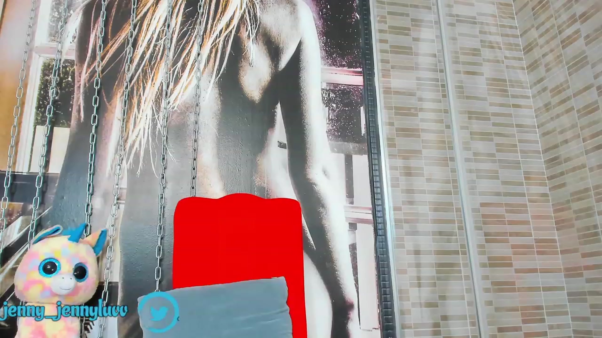 Gallery image thumbnail from JenniferLuvv's myfreecams stream on, 05/25/2023, 12:39 image 7 of 20