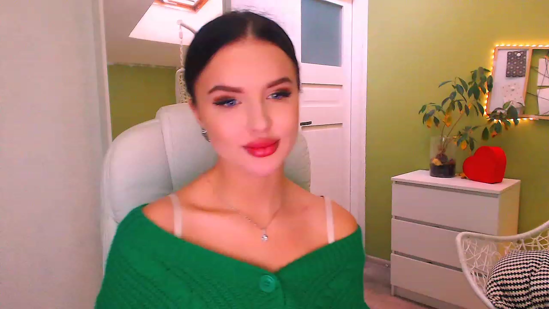 Gallery image thumbnail from JenniferMoris's myfreecams stream on, 11/18/2022, 10:42 image 8 of 20