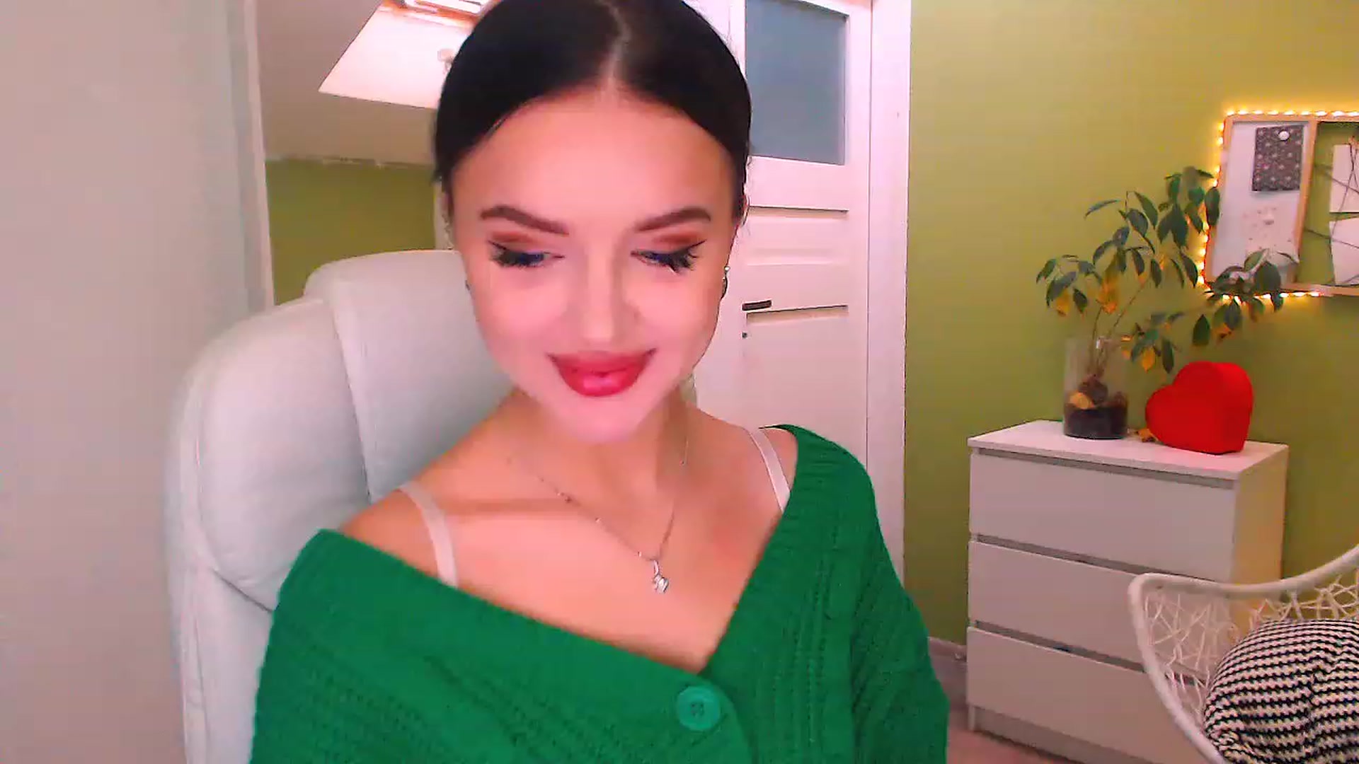 Gallery image thumbnail from JenniferMoris's myfreecams stream on, 11/18/2022, 10:42 image 5 of 20