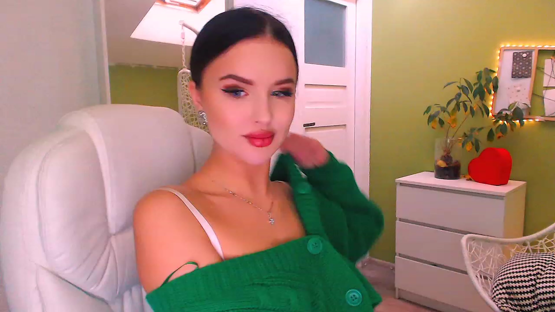 Gallery image thumbnail from JenniferMoris's myfreecams stream on, 11/18/2022, 10:42 image 1 of 20