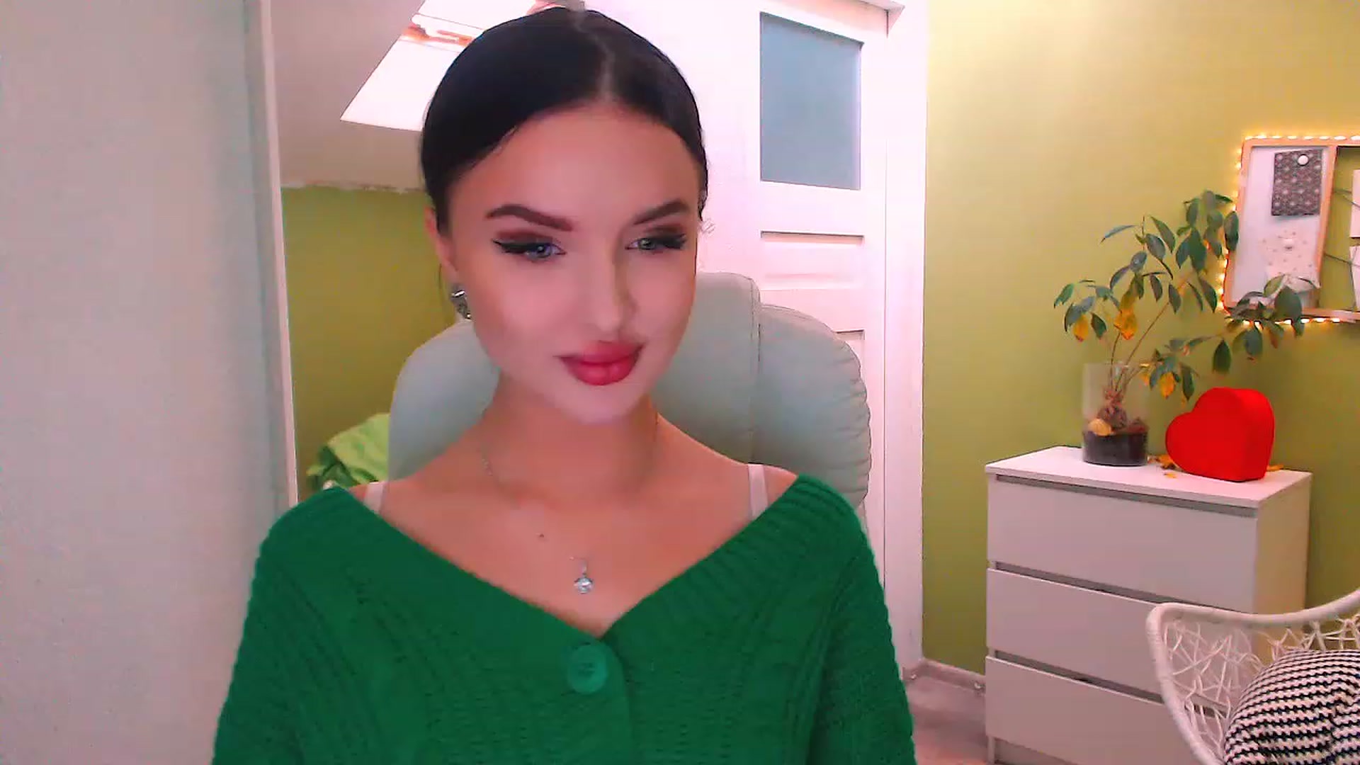 Gallery image thumbnail from JenniferMoris's myfreecams stream on, 11/18/2022, 10:42 image 20 of 20