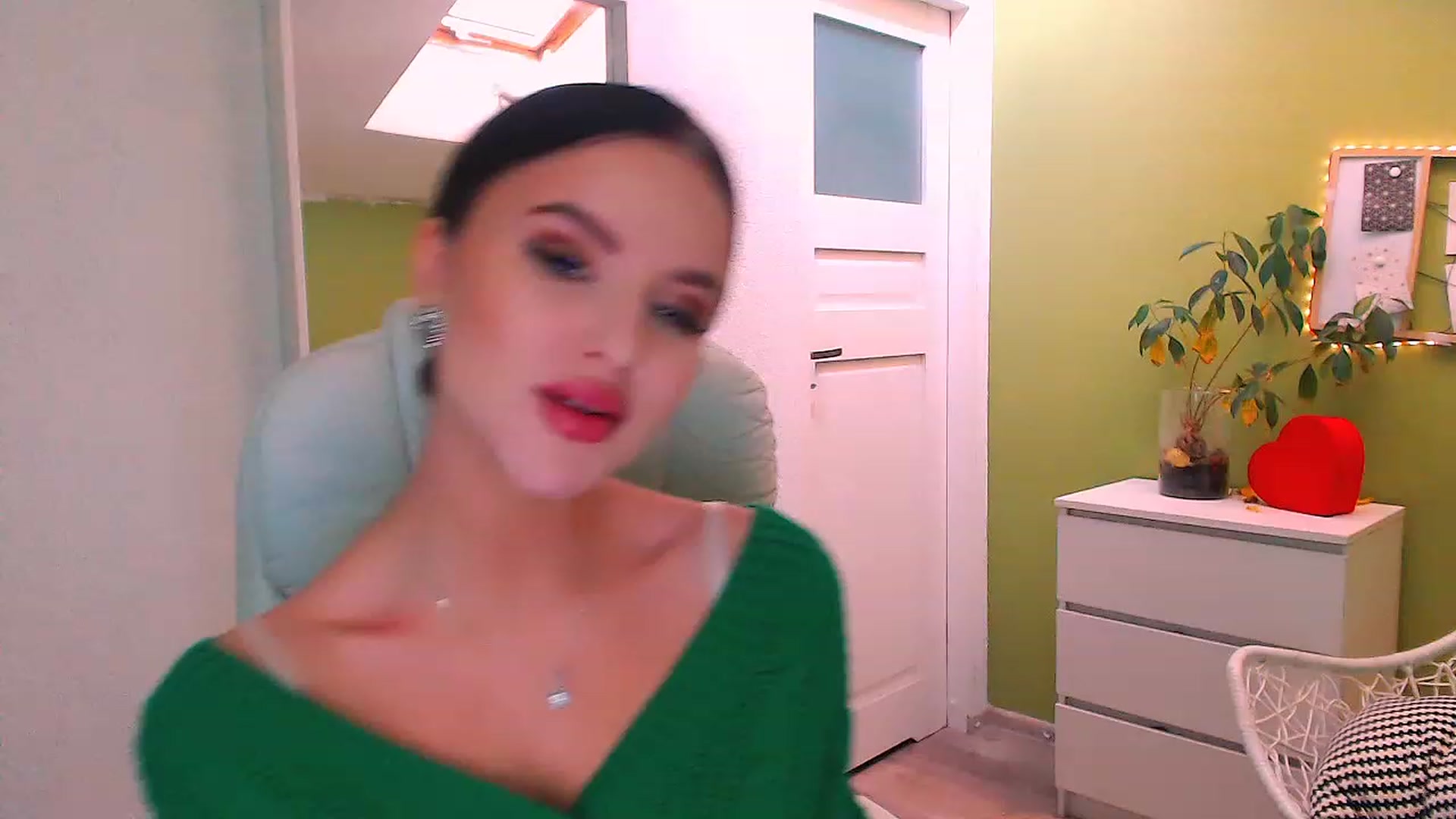 Gallery image thumbnail from JenniferMoris's myfreecams stream on, 11/18/2022, 11:02 image 9 of 20