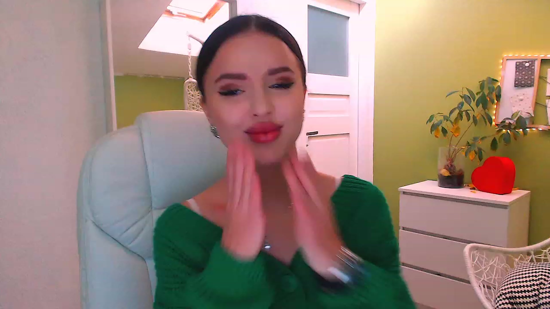 Gallery image thumbnail from JenniferMoris's myfreecams stream on, 11/18/2022, 11:02 image 3 of 20