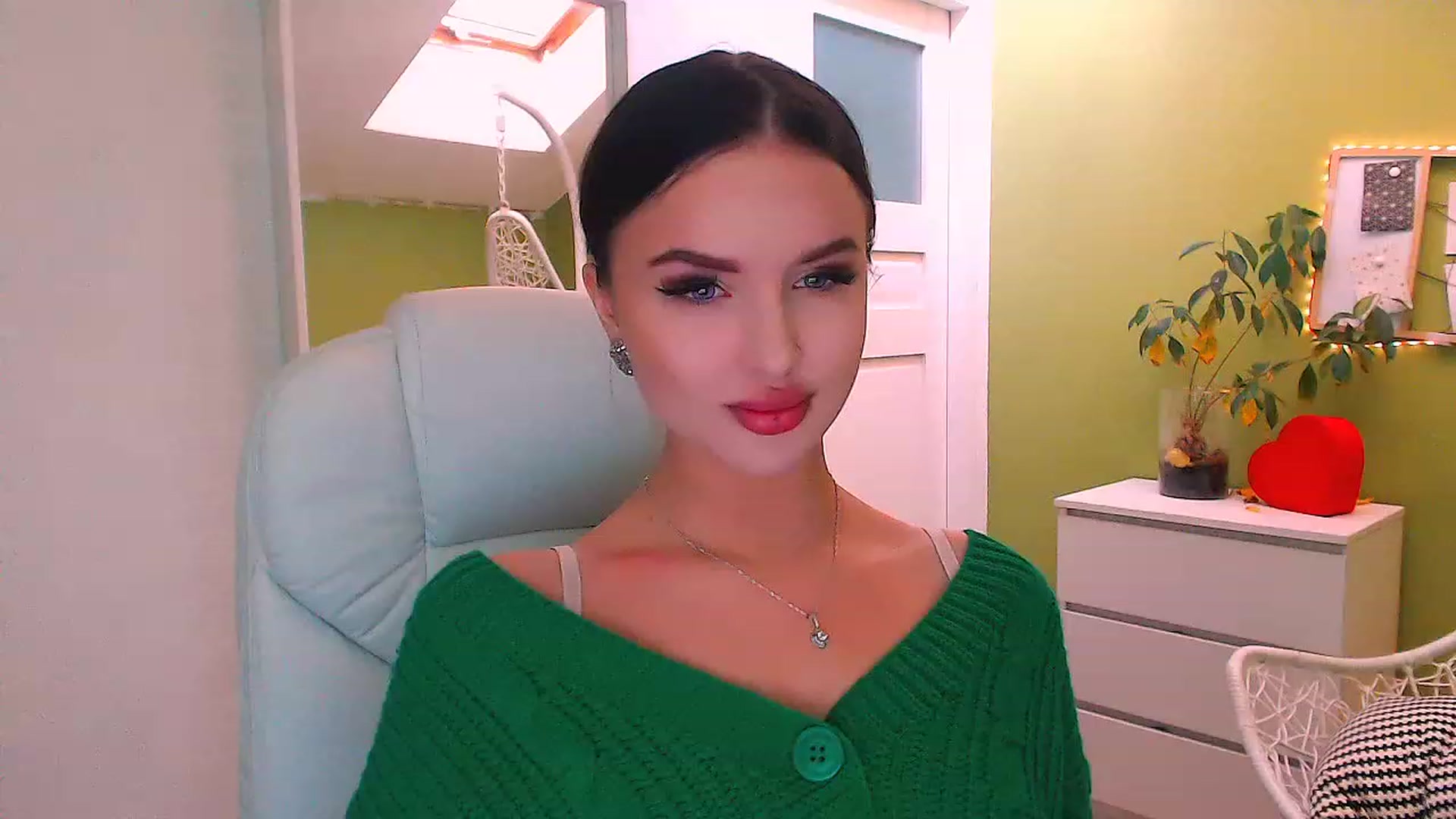 Gallery image thumbnail from JenniferMoris's myfreecams stream on, 11/18/2022, 11:02 image 5 of 20