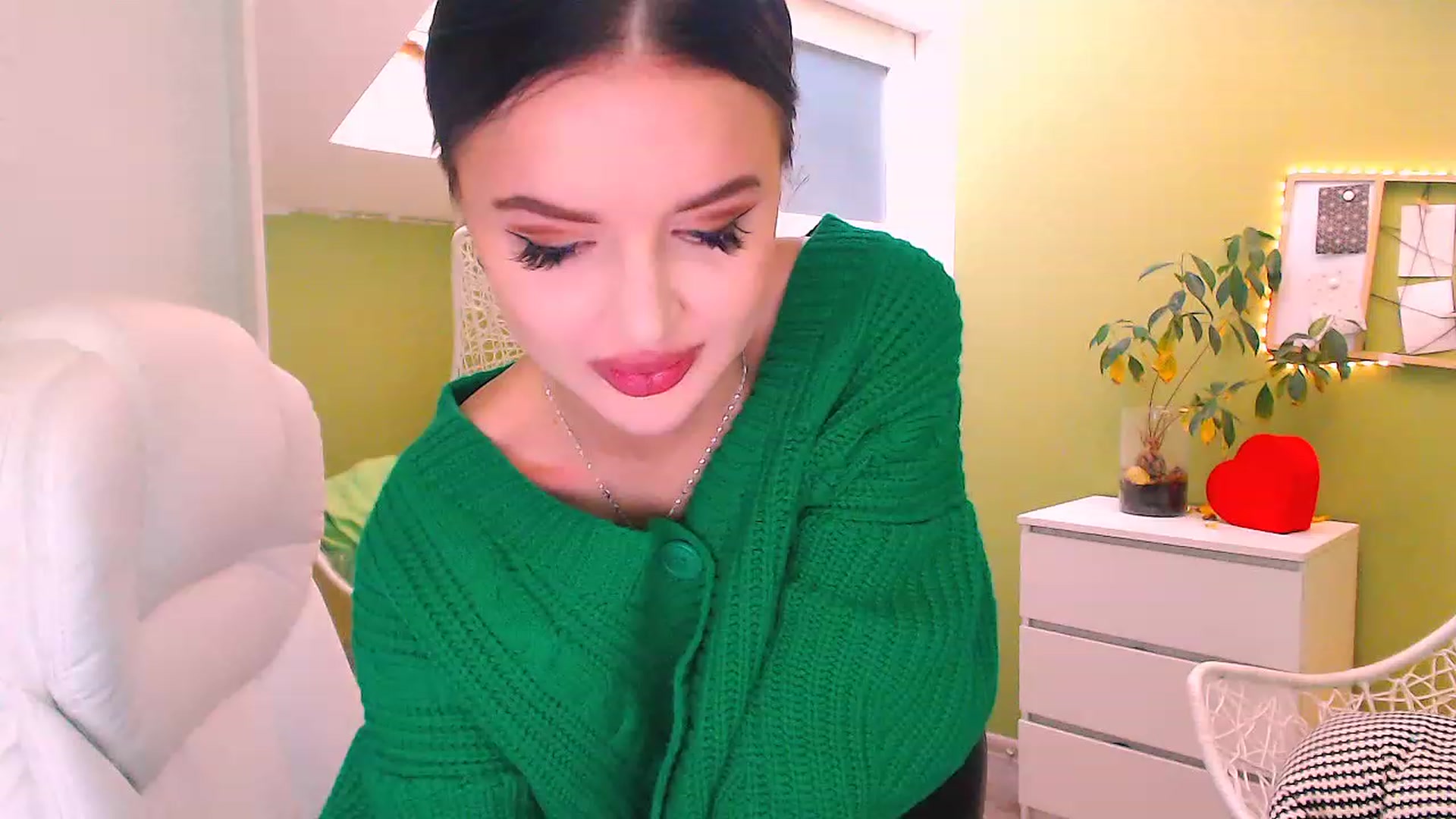 Gallery image thumbnail from JenniferMoris's myfreecams stream on, 11/18/2022, 11:02 image 18 of 20