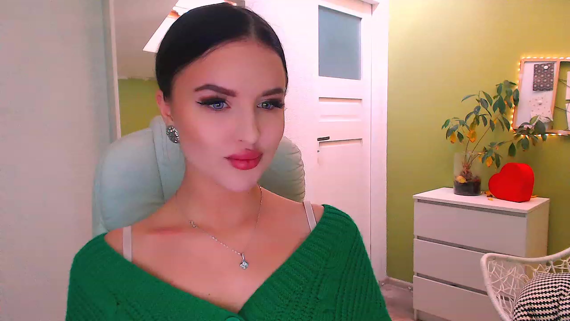Gallery image thumbnail from JenniferMoris's myfreecams stream on, 11/18/2022, 11:02 image 8 of 20