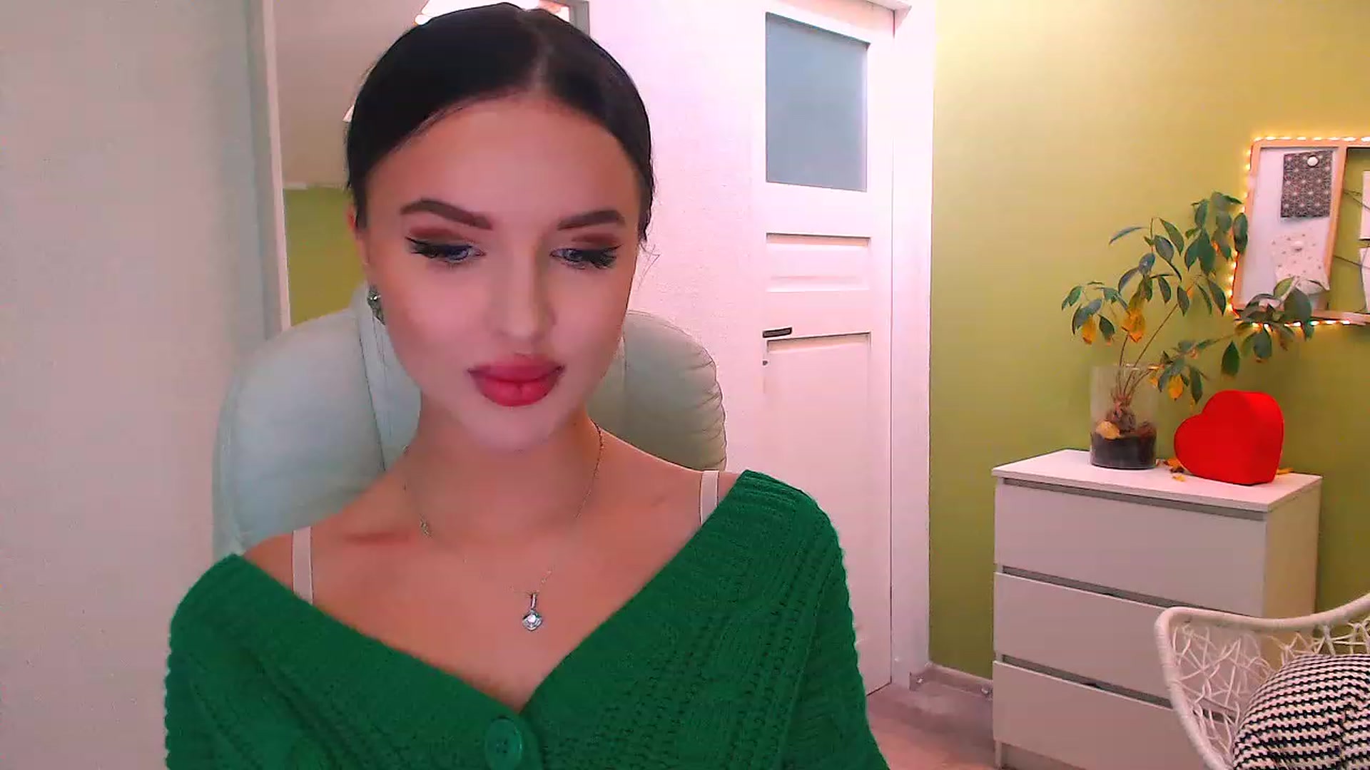 Gallery image thumbnail from JenniferMoris's myfreecams stream on, 11/18/2022, 11:02 image 6 of 20