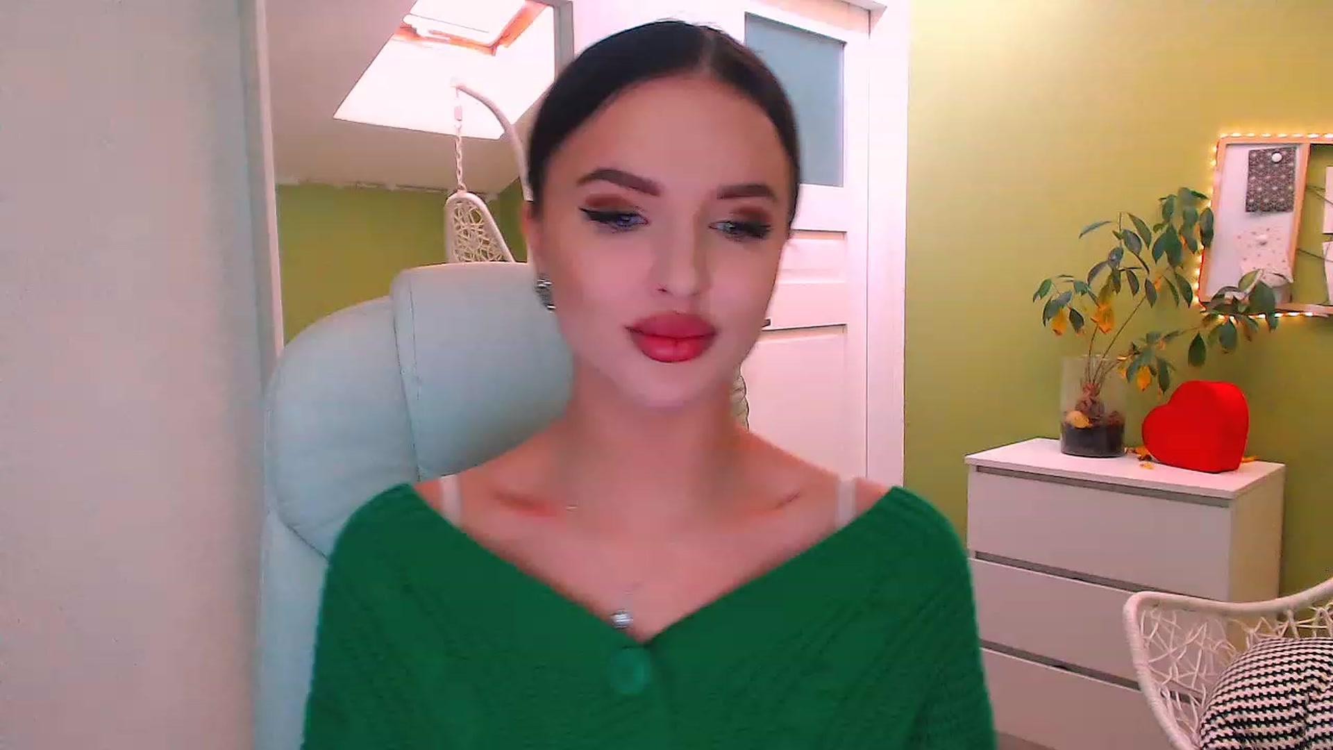 Gallery image thumbnail from JenniferMoris's myfreecams stream on, 11/18/2022, 11:02 image 11 of 20