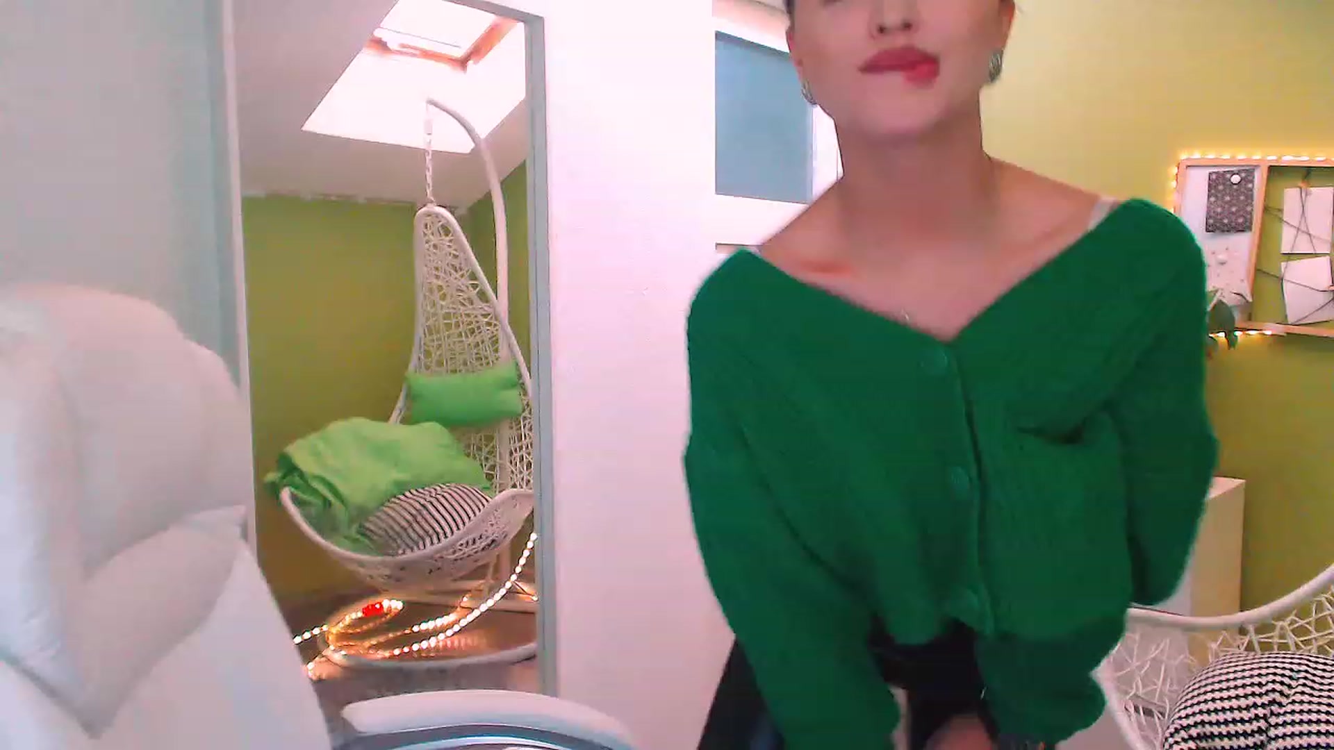 Gallery image thumbnail from JenniferMoris's myfreecams stream on, 11/18/2022, 11:02 image 16 of 20