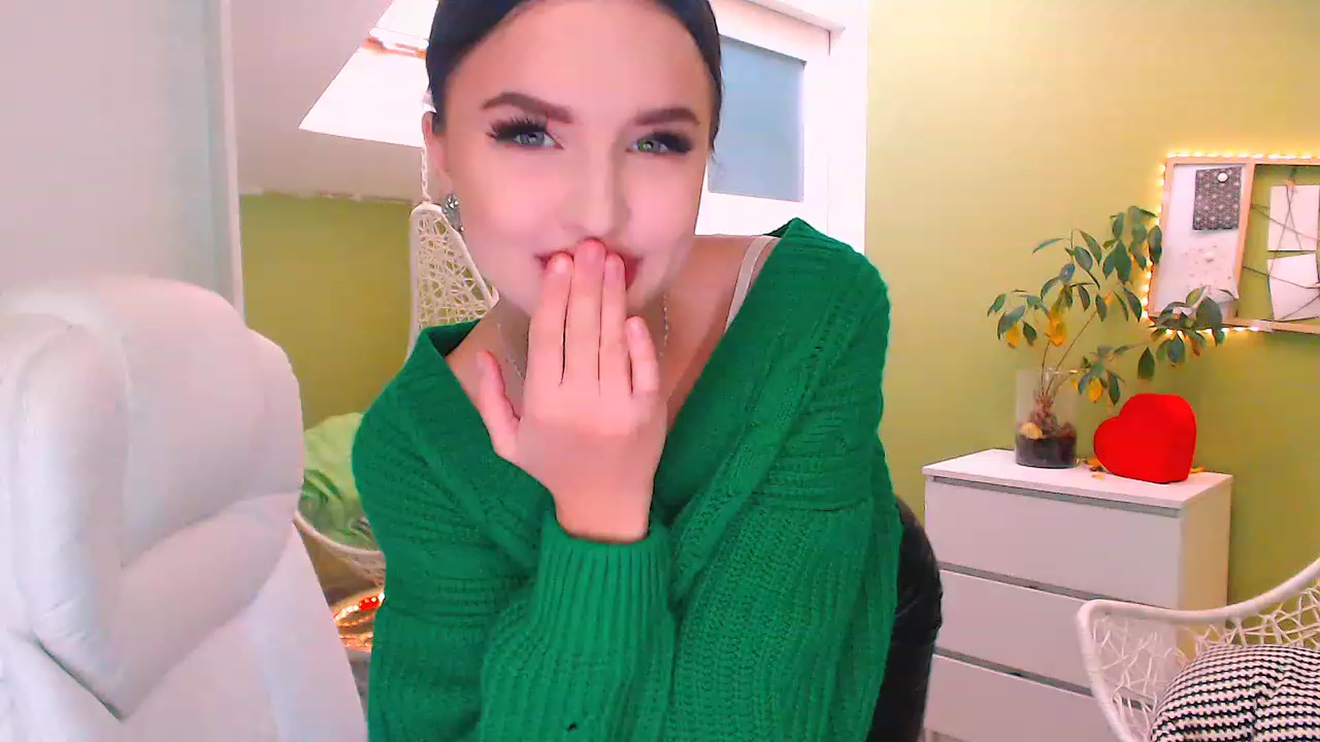 Gallery image thumbnail from JenniferMoris's myfreecams stream on, 11/18/2022, 11:02 image 17 of 20