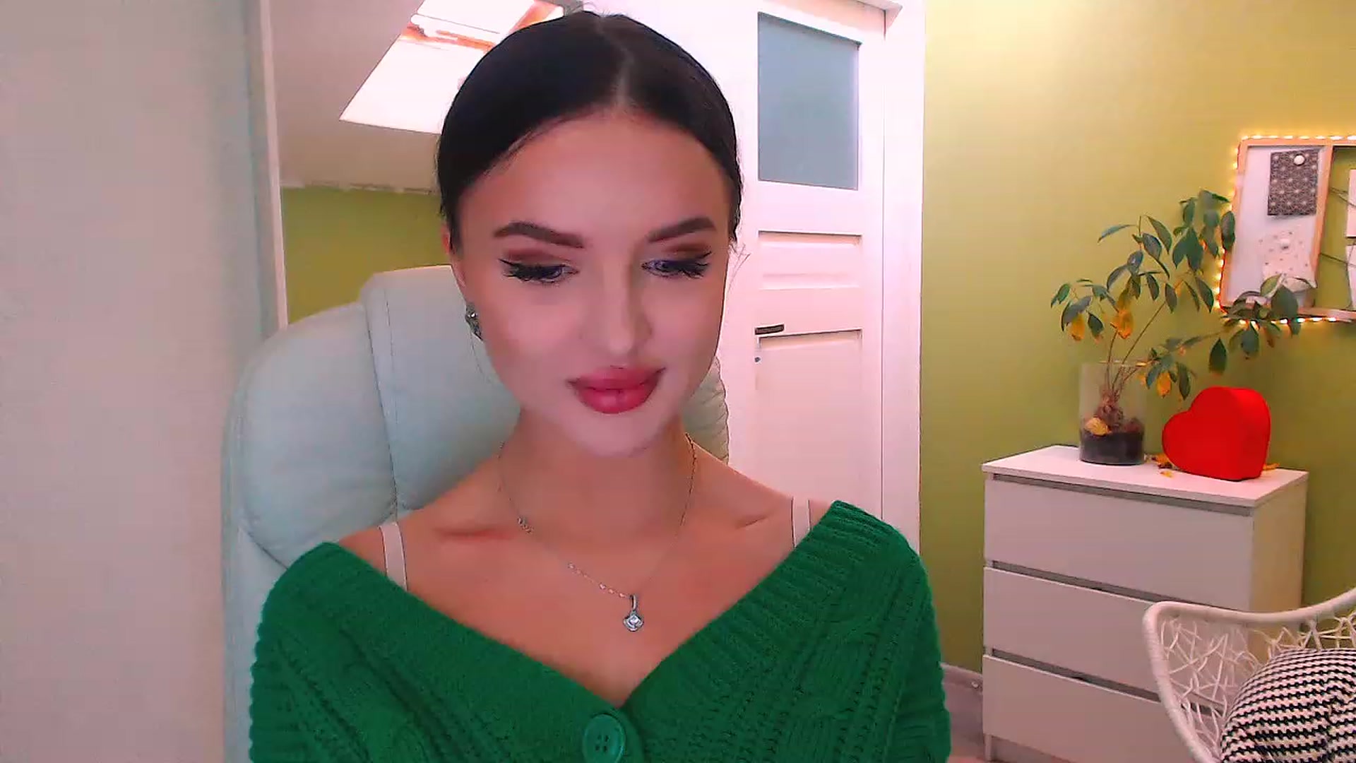Gallery image thumbnail from JenniferMoris's myfreecams stream on, 11/18/2022, 11:02 image 7 of 20