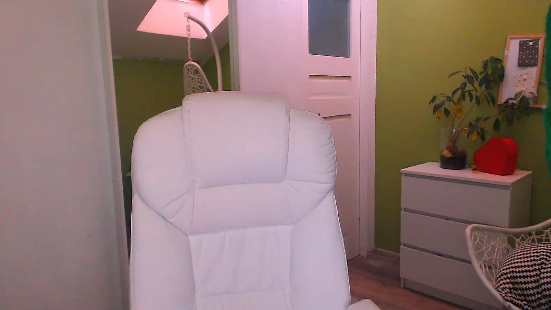 Gallery image thumbnail from JenniferMoris's myfreecams stream on, 11/18/2022, 11:51 image 18 of 20
