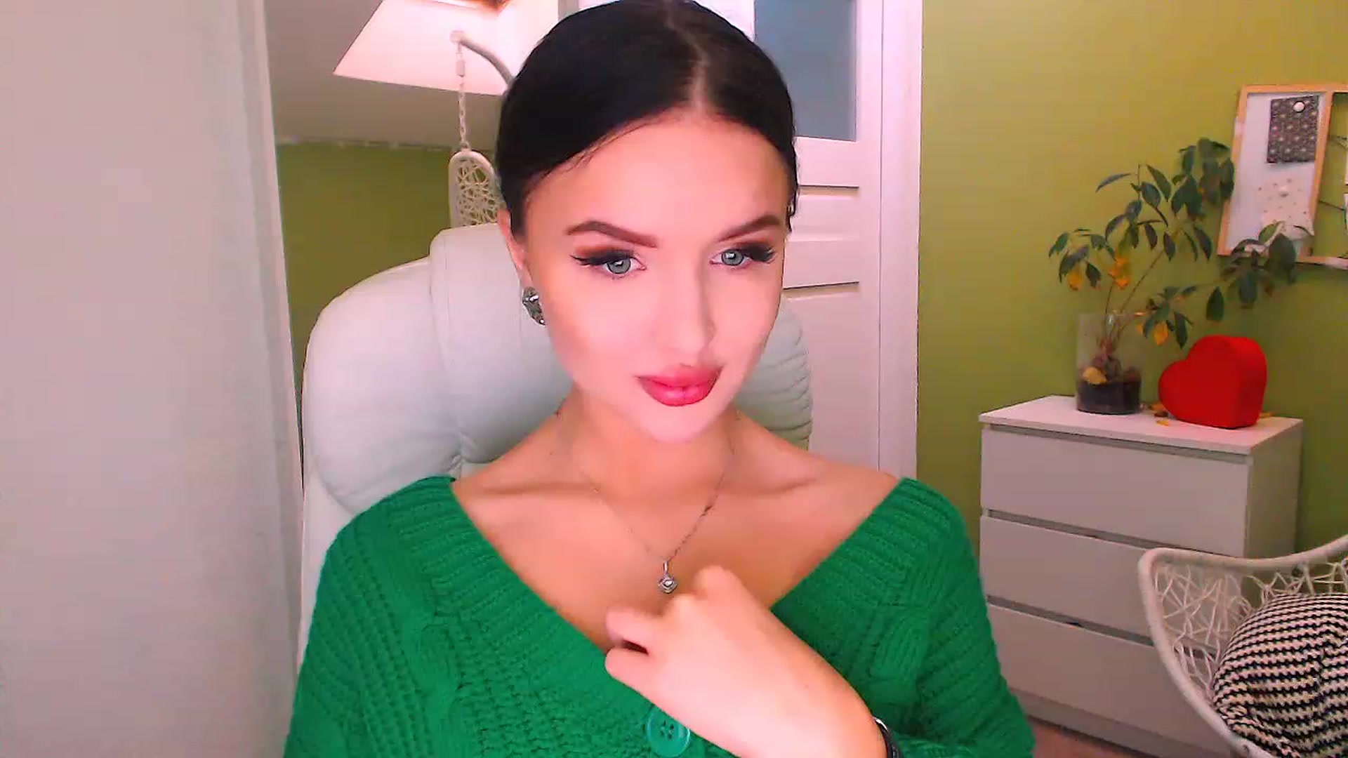 Gallery image thumbnail from JenniferMoris's myfreecams stream on, 11/18/2022, 11:51 image 19 of 20