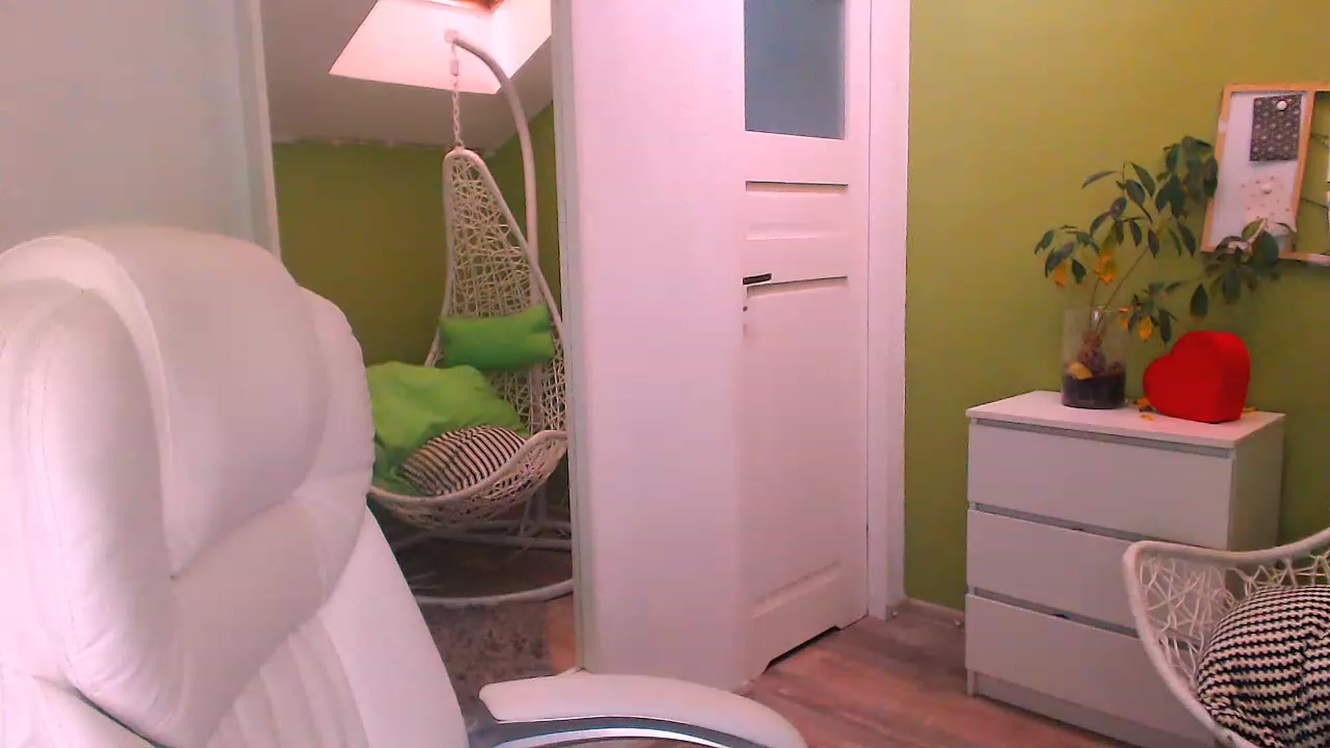 Gallery image thumbnail from JenniferMoris's myfreecams stream on, 11/18/2022, 11:51 image 17 of 20