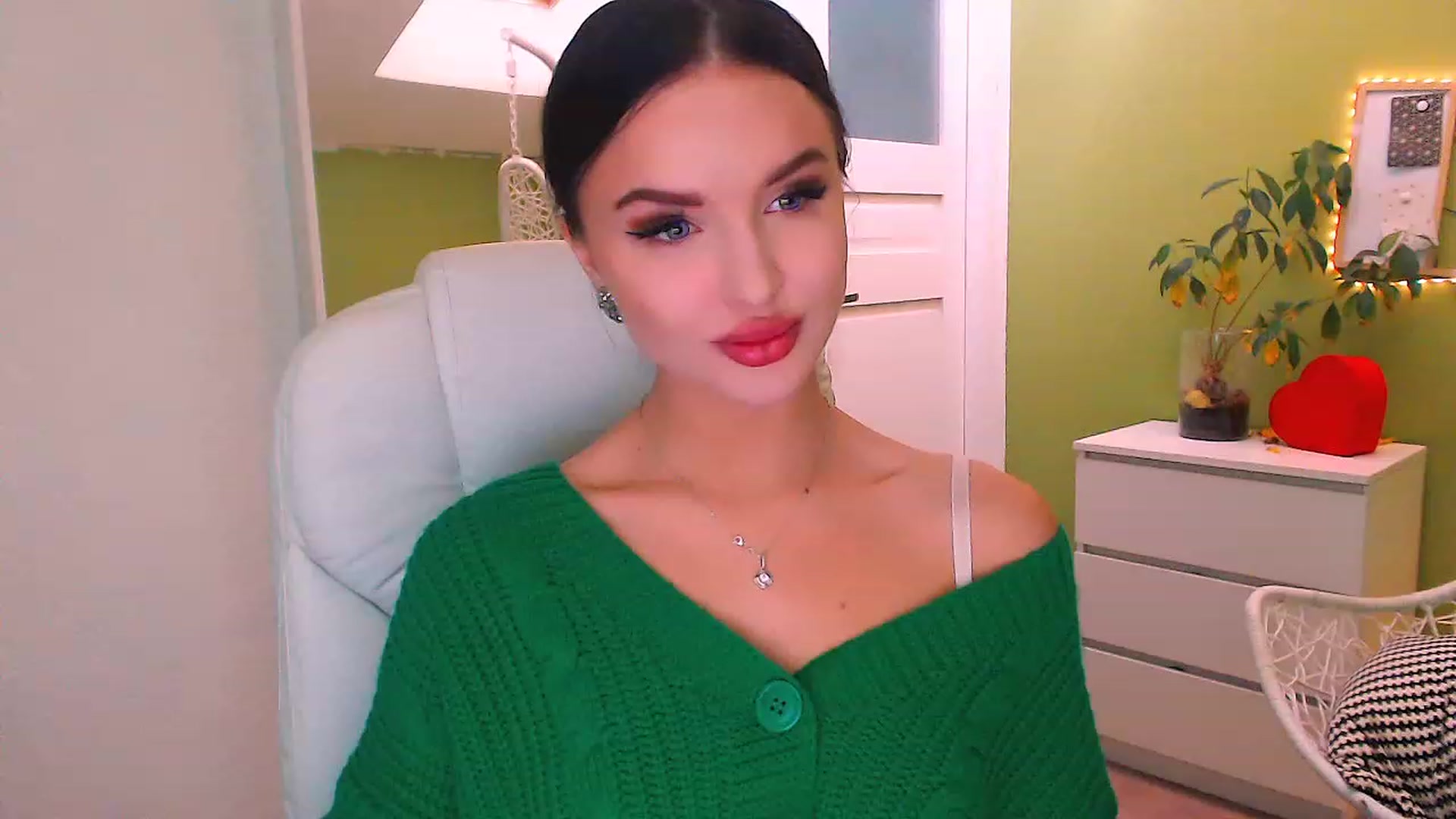 Gallery image thumbnail from JenniferMoris's myfreecams stream on, 11/18/2022, 11:51 image 3 of 20