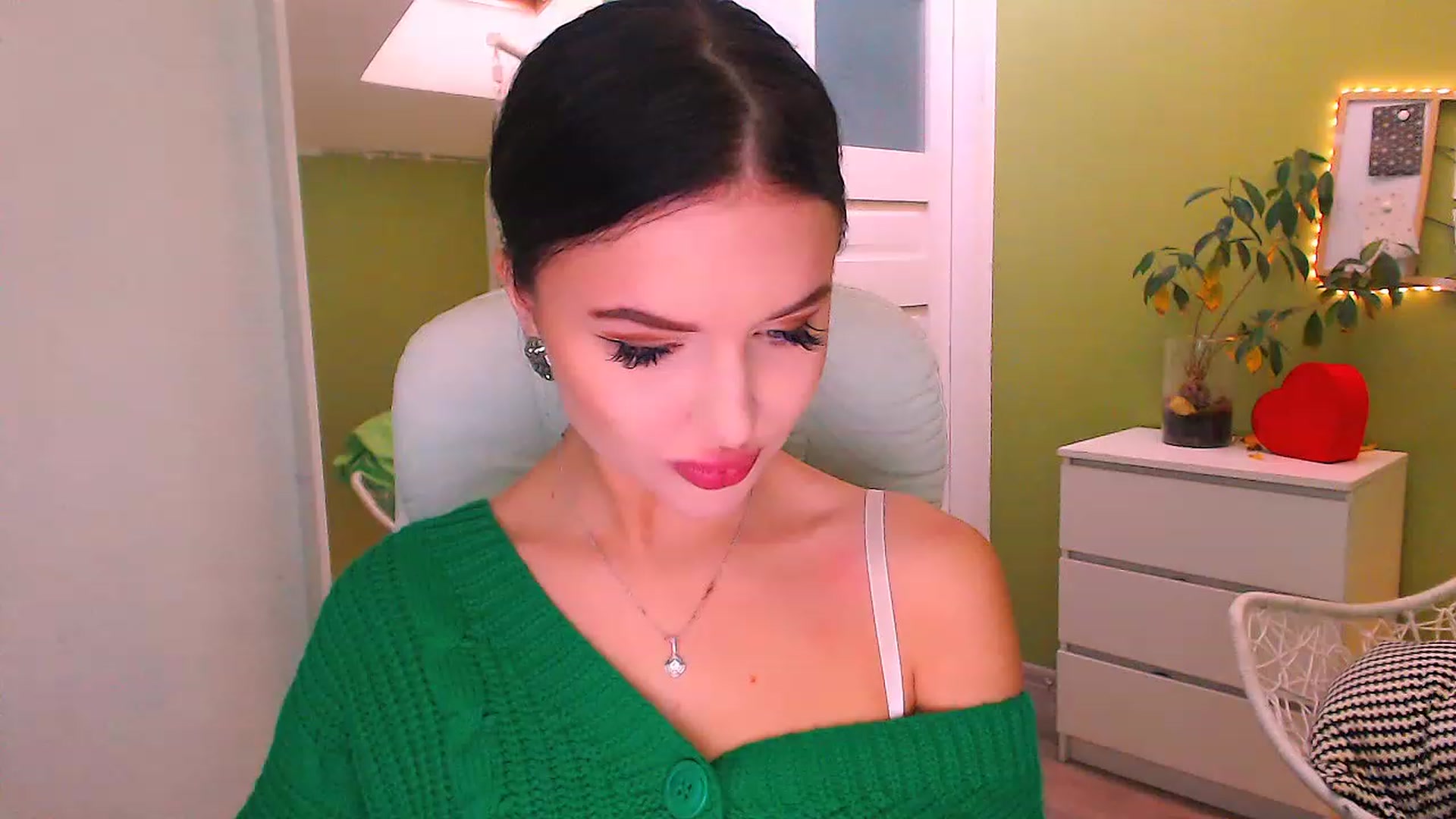 Gallery image thumbnail from JenniferMoris's myfreecams stream on, 11/18/2022, 11:51 image 14 of 20