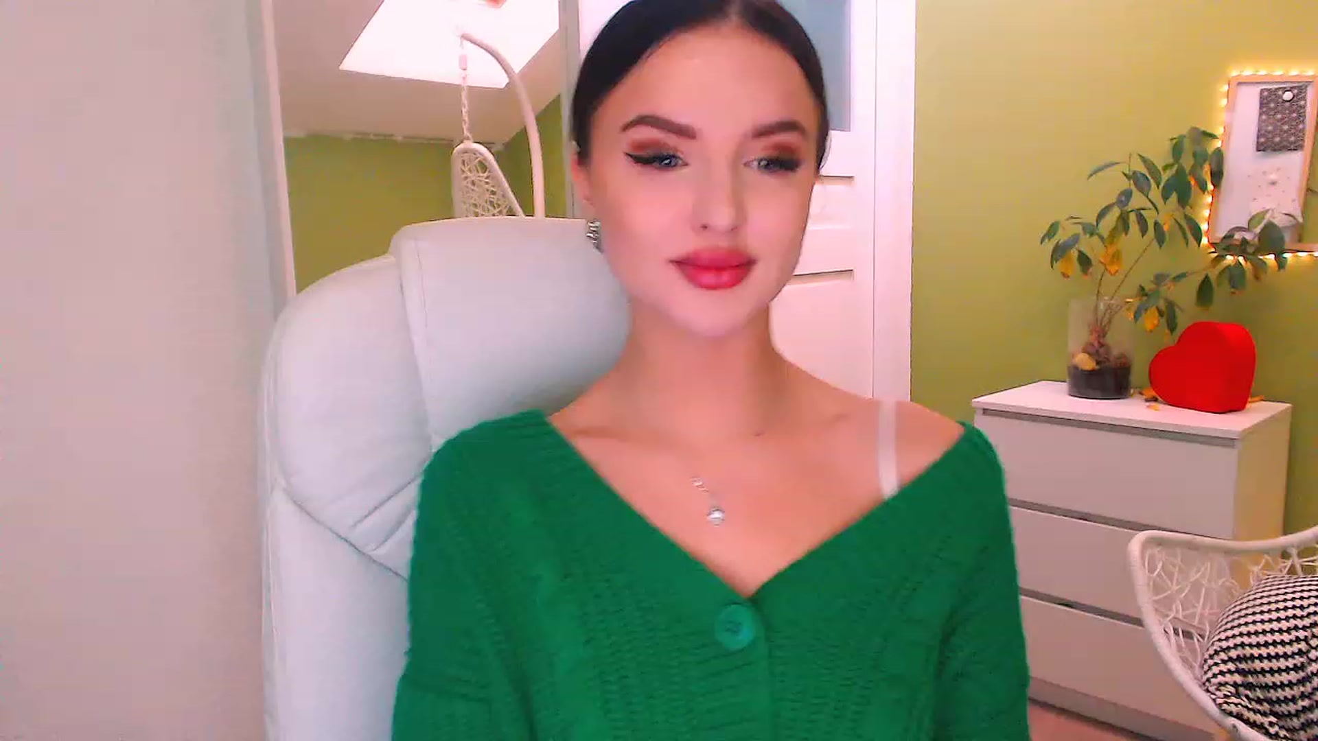 Gallery image thumbnail from JenniferMoris's myfreecams stream on, 11/18/2022, 11:51 image 2 of 20