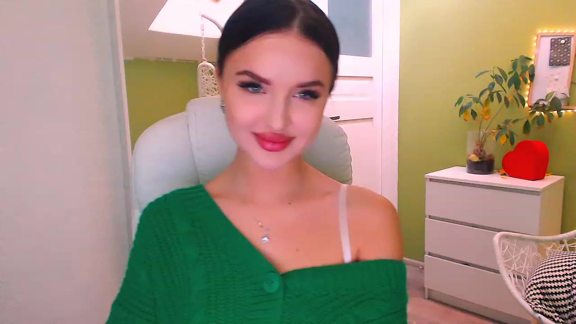 Gallery image thumbnail from JenniferMoris's myfreecams stream on, 11/18/2022, 11:51 image 6 of 20