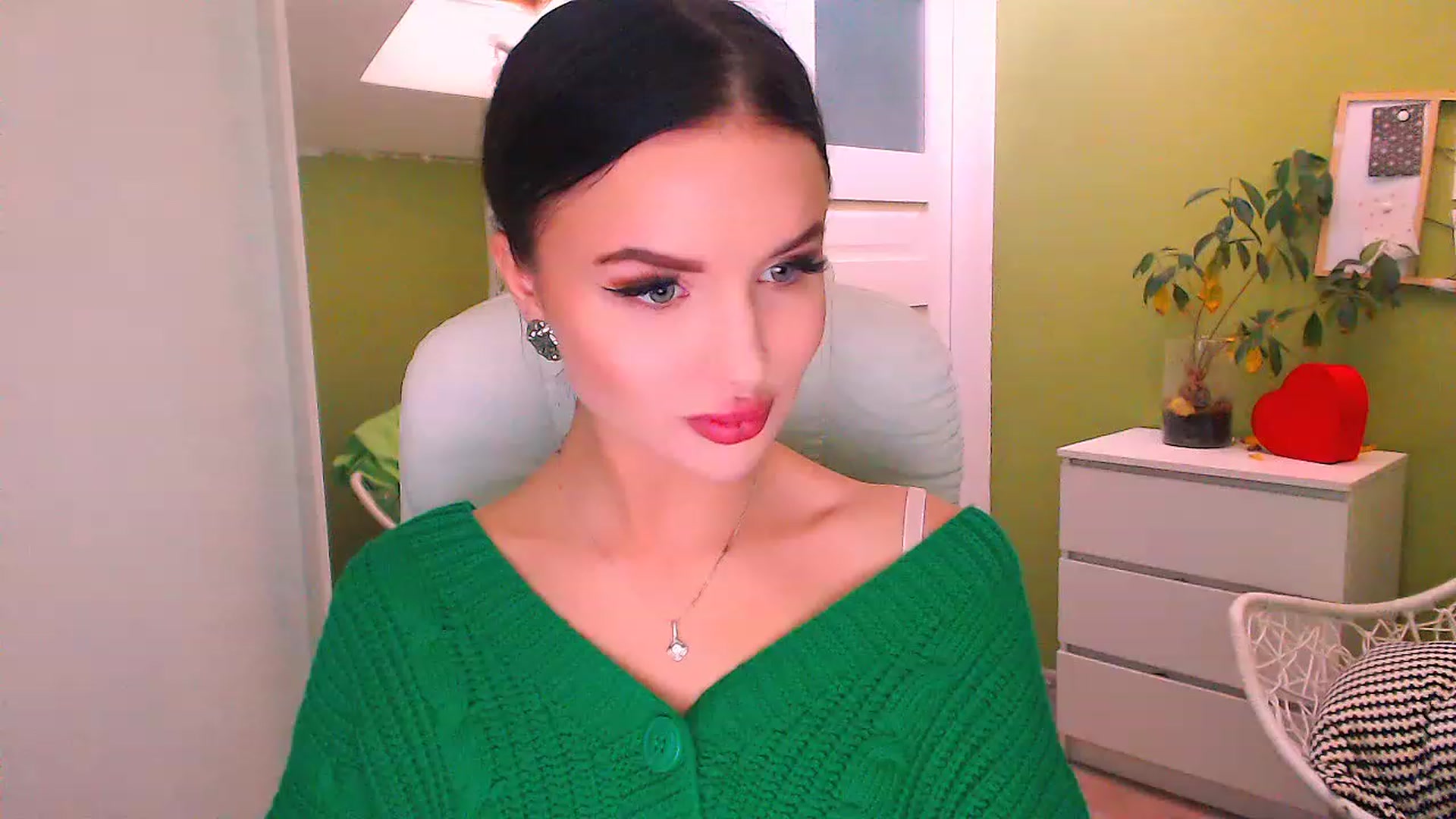 Gallery image thumbnail from JenniferMoris's myfreecams stream on, 11/18/2022, 13:06 image 3 of 20