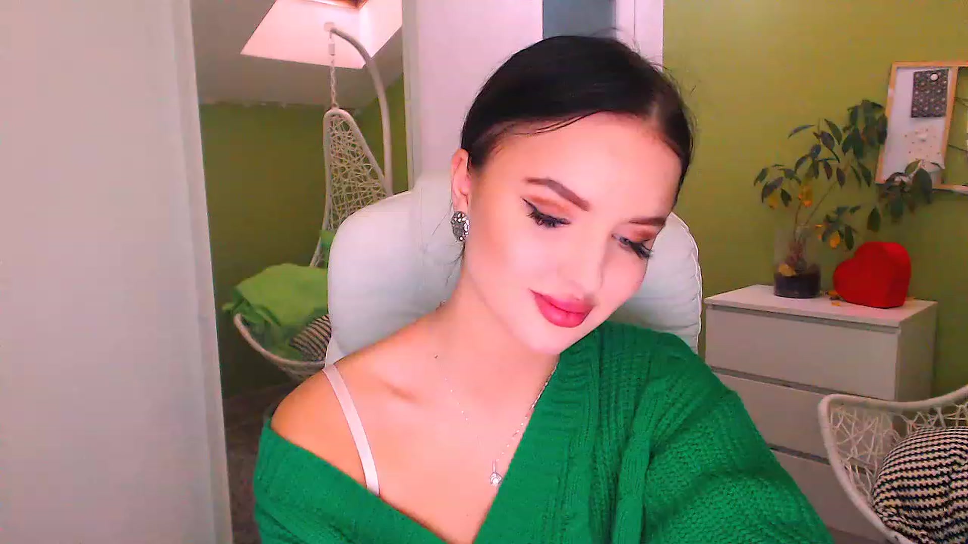 Gallery image thumbnail from JenniferMoris's myfreecams stream on, 11/18/2022, 13:06 image 15 of 20