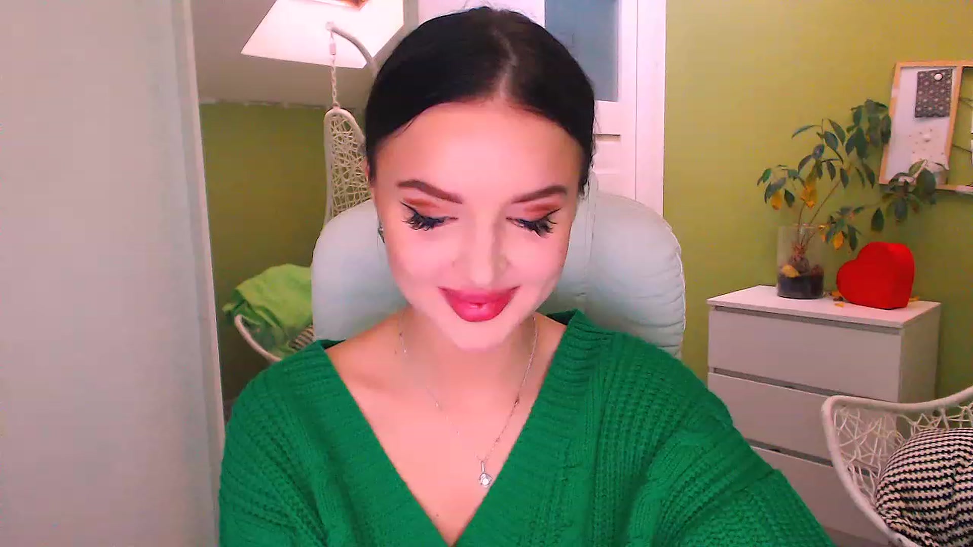 Gallery image thumbnail from JenniferMoris's myfreecams stream on, 11/18/2022, 13:06 image 10 of 20