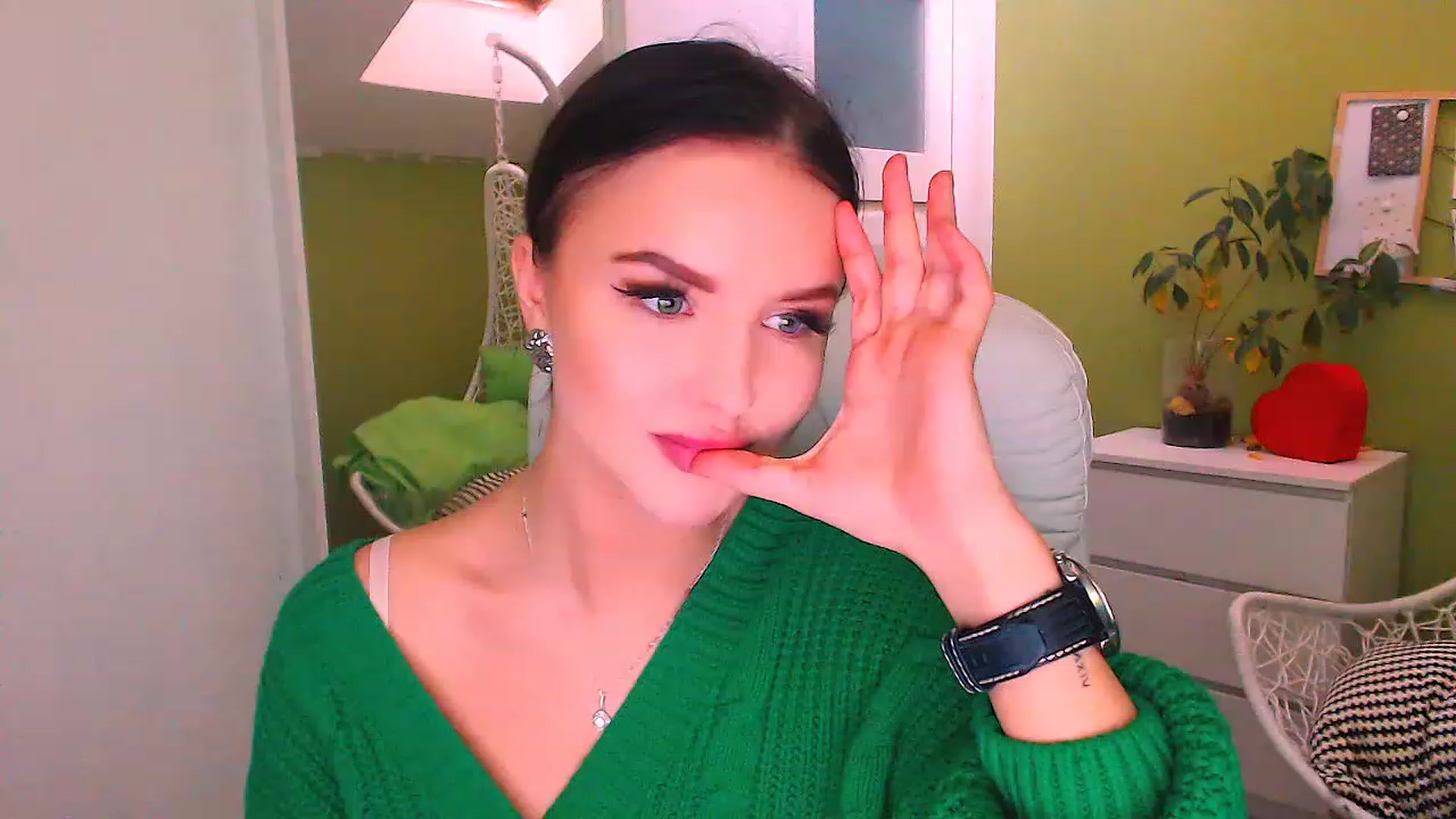 Gallery image thumbnail from JenniferMoris's myfreecams stream on, 11/18/2022, 13:06 image 13 of 20