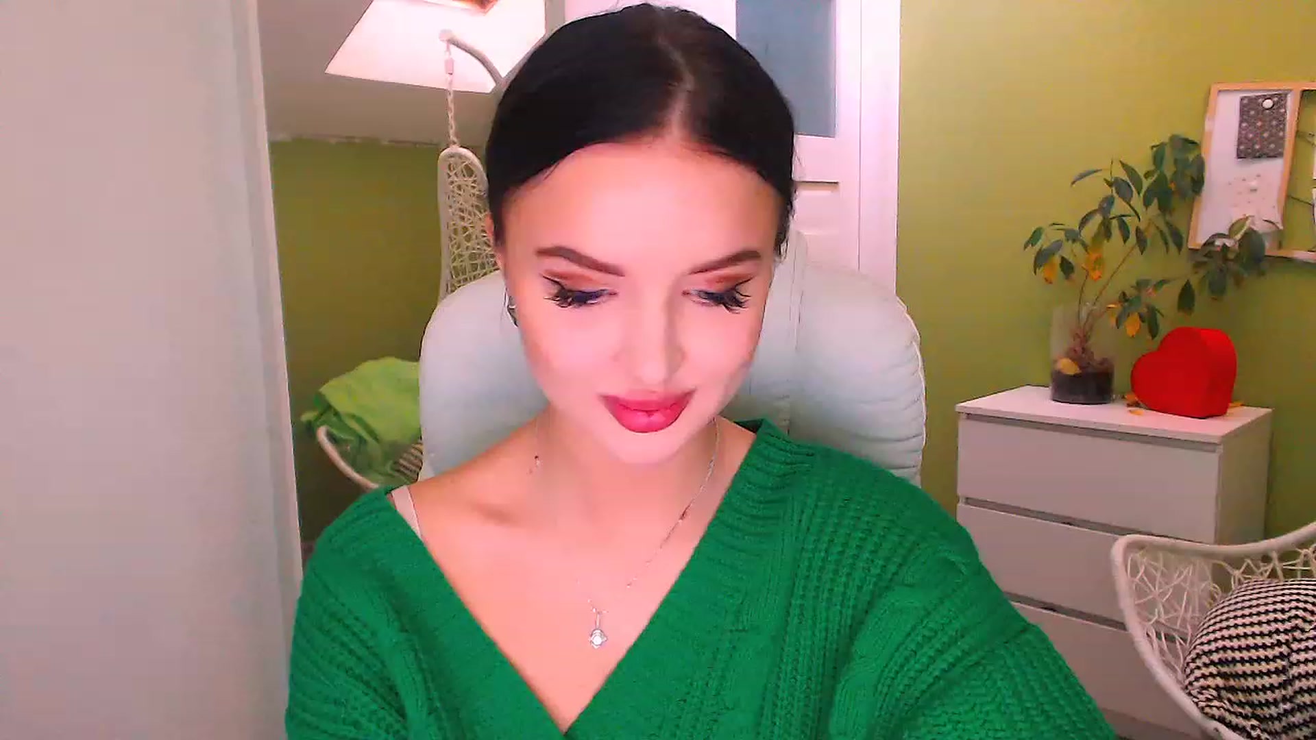 Gallery image thumbnail from JenniferMoris's myfreecams stream on, 11/18/2022, 13:06 image 11 of 20