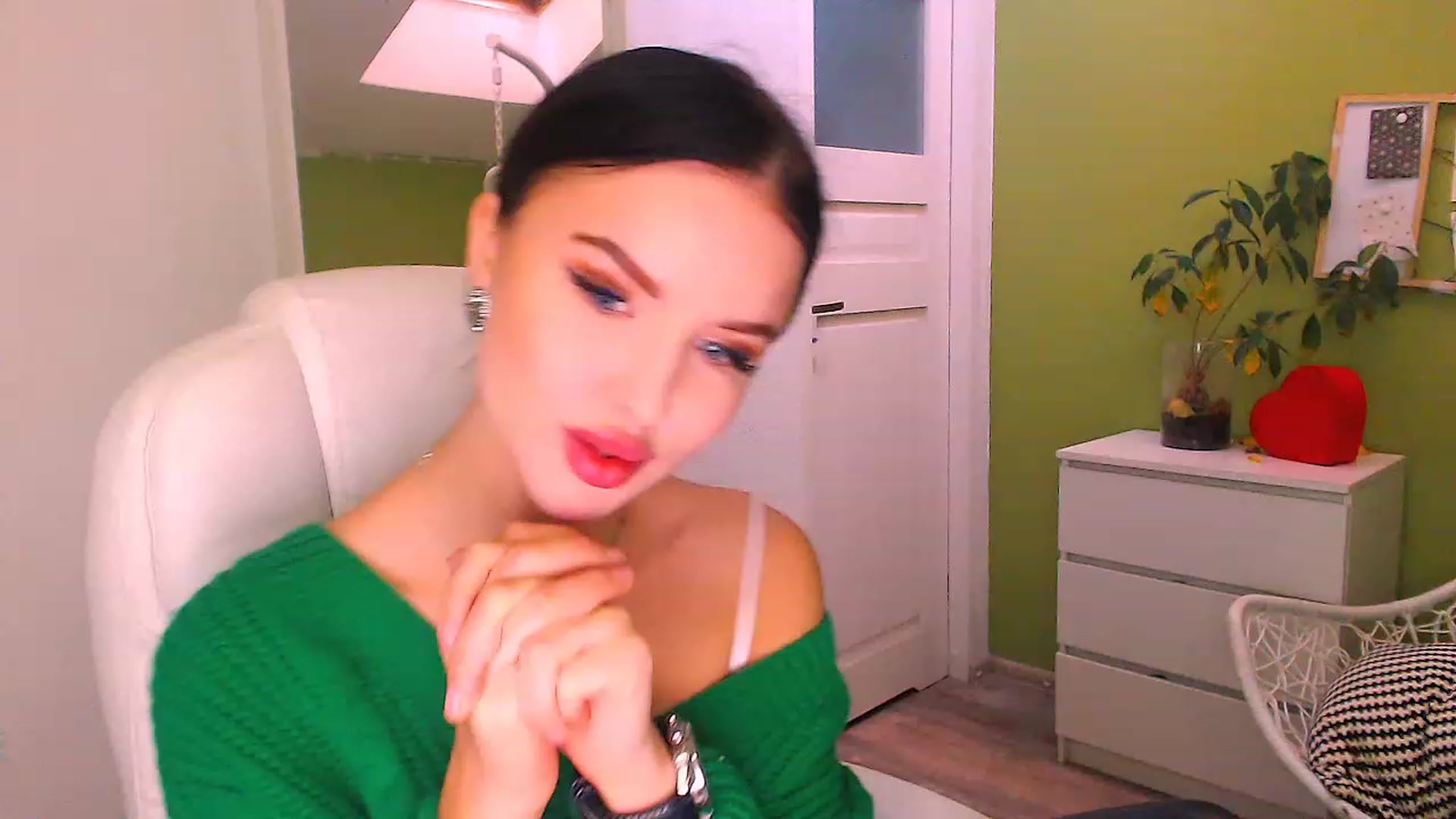 Gallery image thumbnail from JenniferMoris's myfreecams stream on, 11/18/2022, 13:06 image 20 of 20