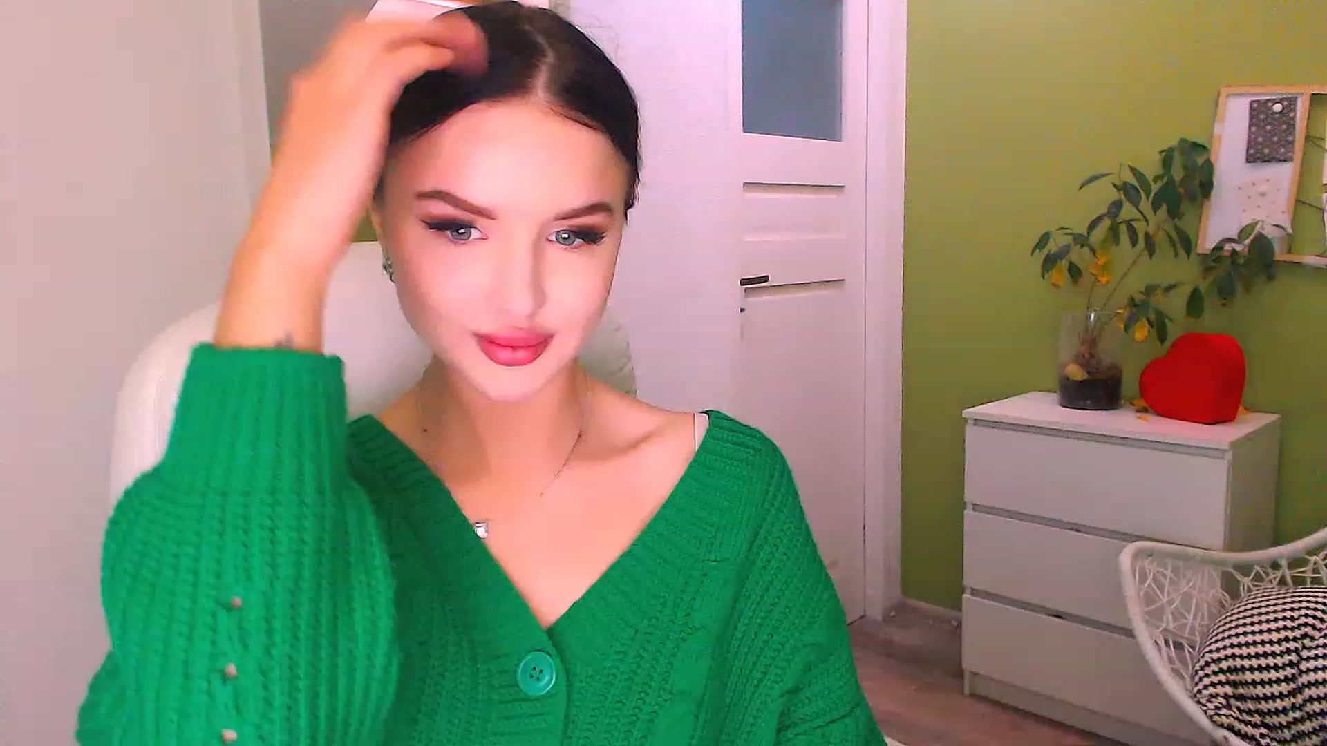 Gallery image thumbnail from JenniferMoris's myfreecams stream on, 11/18/2022, 13:06 image 18 of 20