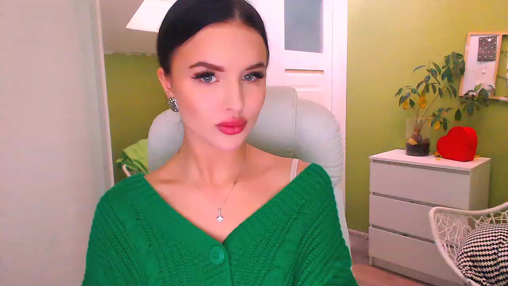 Gallery image thumbnail from JenniferMoris's myfreecams stream on, 11/18/2022, 13:06 image 1 of 20