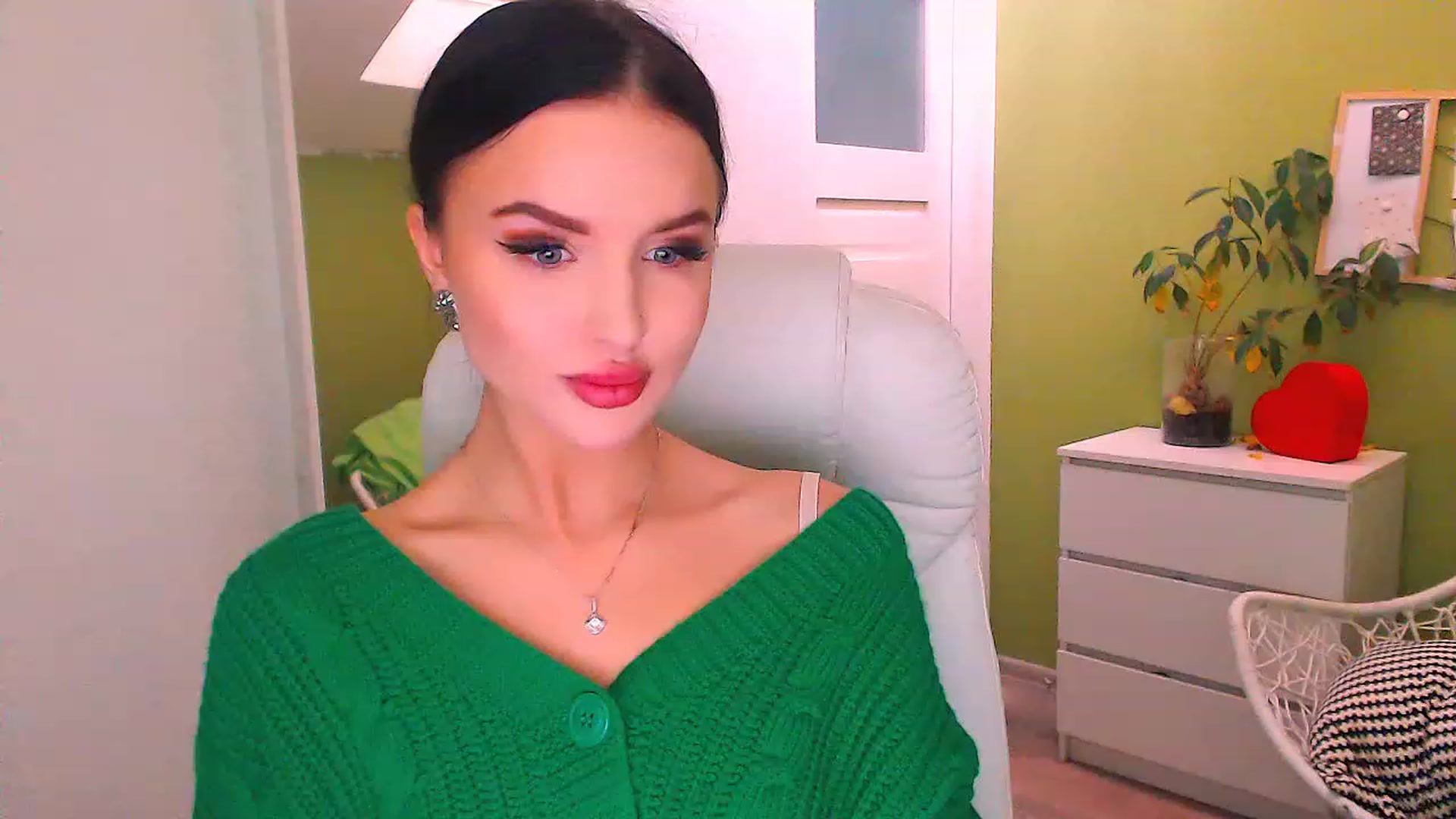Gallery image thumbnail from JenniferMoris's myfreecams stream on, 11/18/2022, 13:06 image 5 of 20