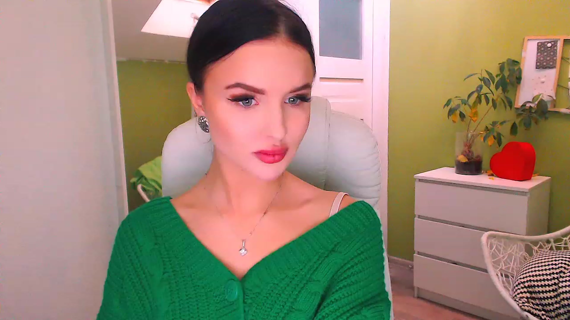 Gallery image thumbnail from JenniferMoris's myfreecams stream on, 11/18/2022, 13:06 image 4 of 20