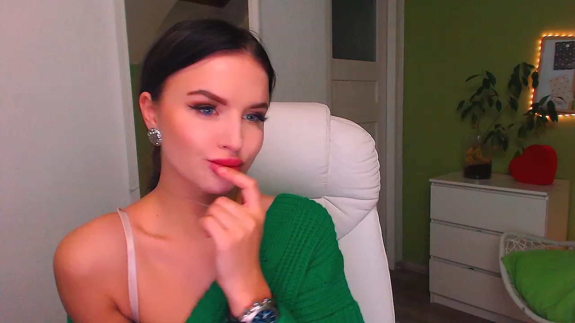 Gallery image thumbnail from JenniferMoris's myfreecams stream on, 11/18/2022, 15:14 image 19 of 20