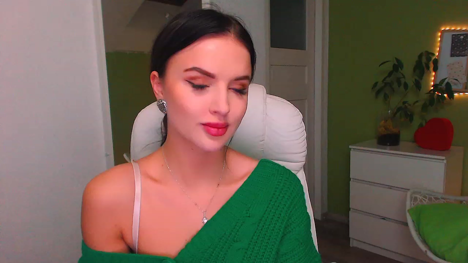 Gallery image thumbnail from JenniferMoris's myfreecams stream on, 11/18/2022, 15:14 image 20 of 20