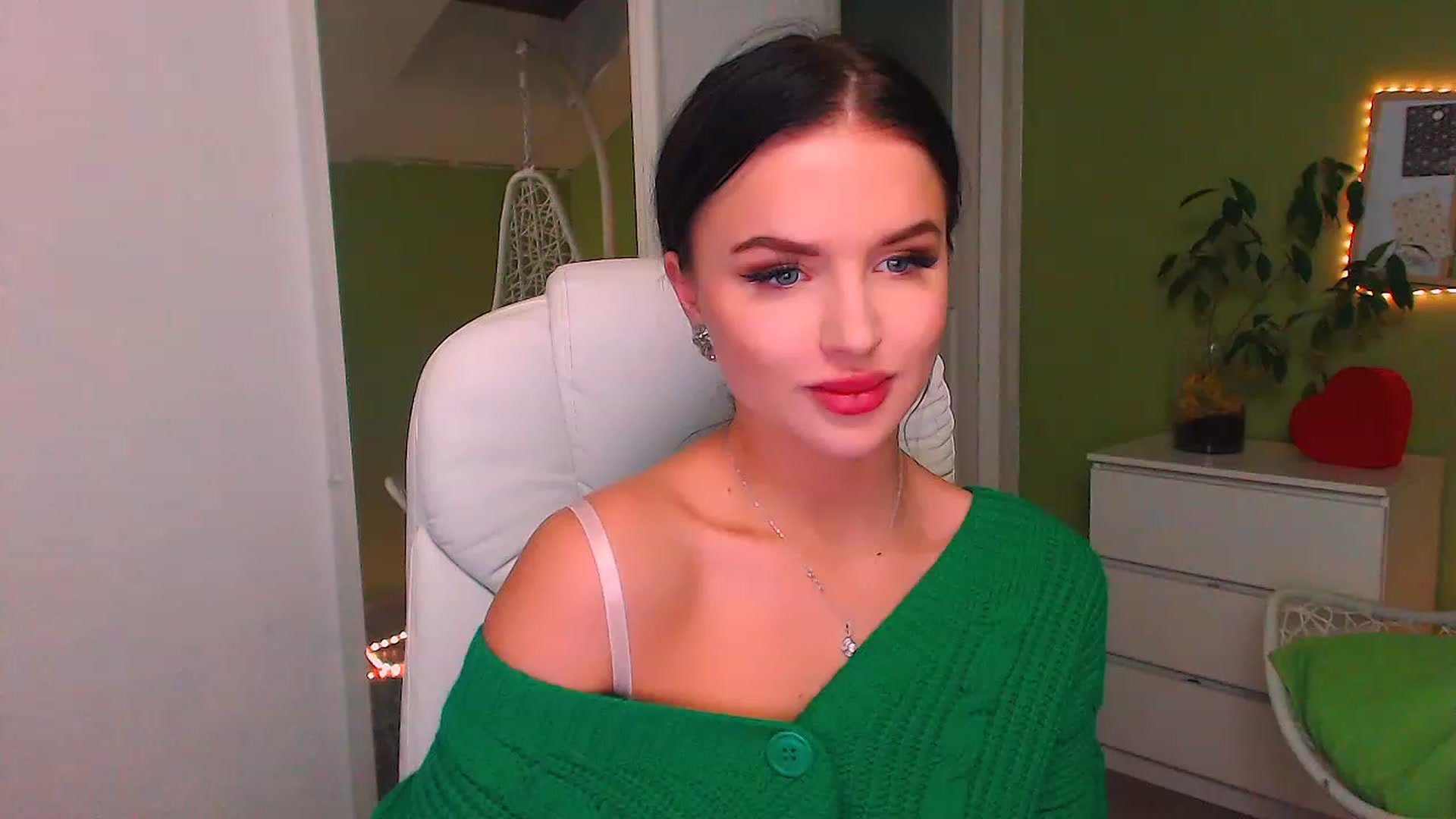 Gallery image thumbnail from JenniferMoris's myfreecams stream on, 11/18/2022, 15:14 image 3 of 20