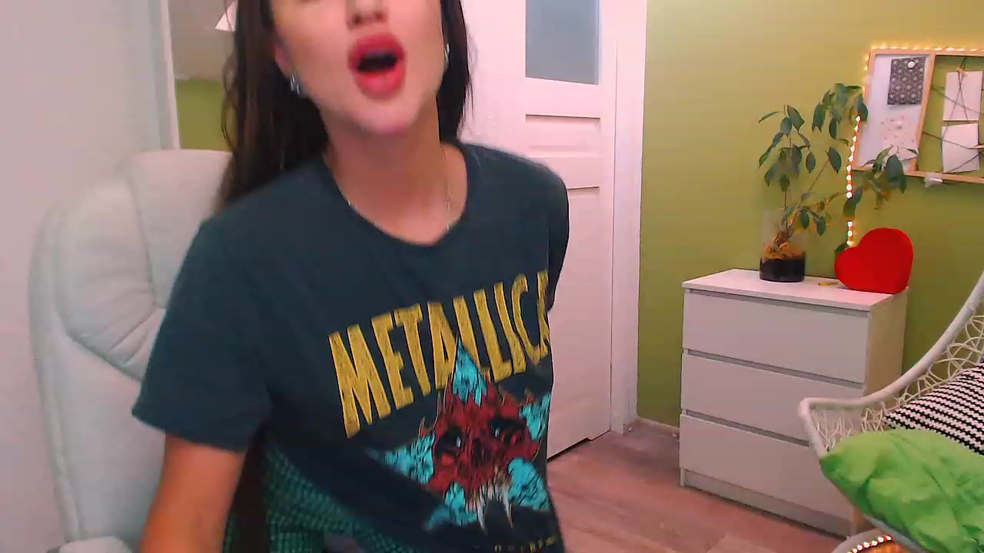 Gallery image thumbnail from JenniferMoris's myfreecams stream on, 11/21/2022, 09:44 image 5 of 20