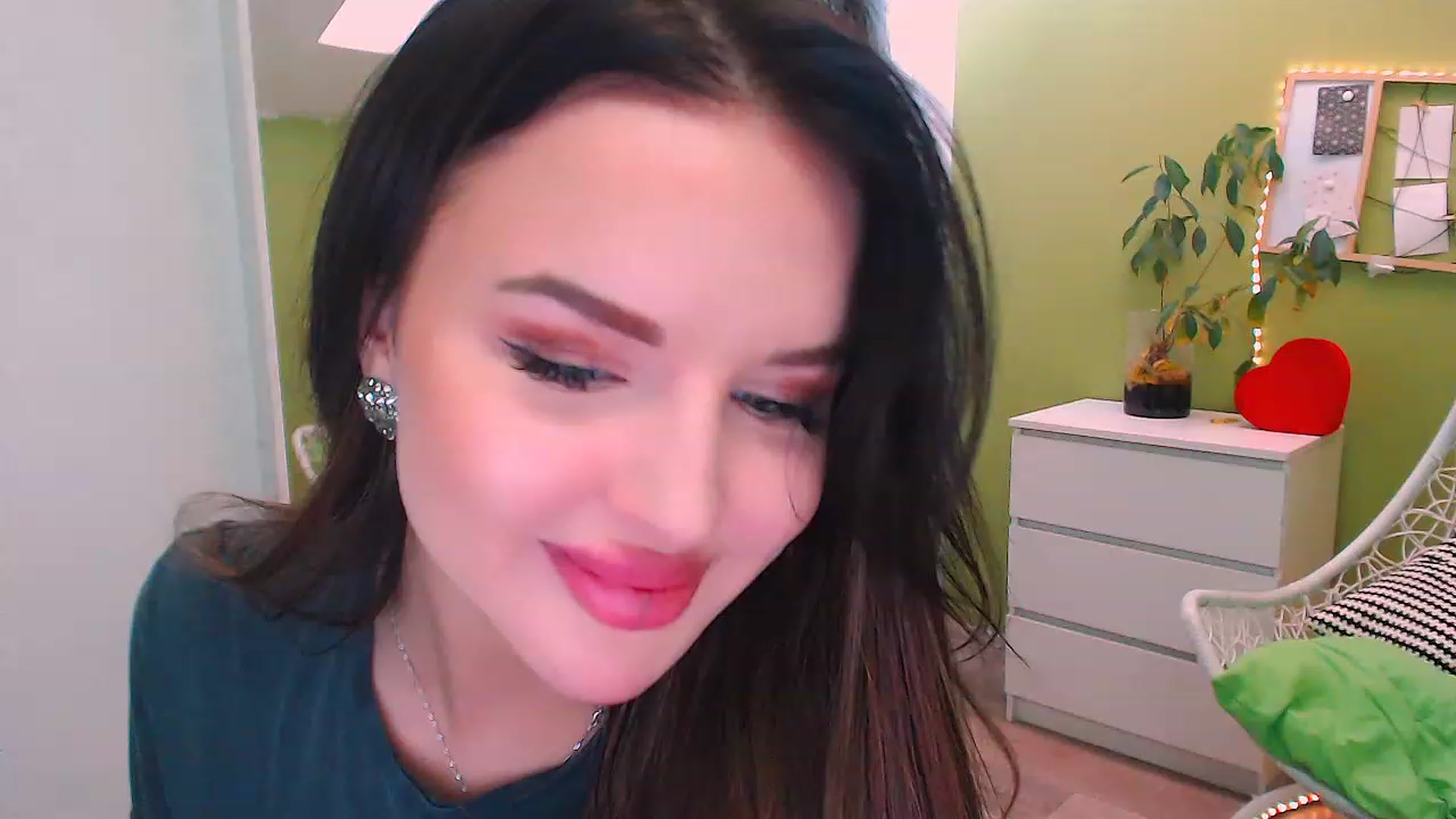Gallery image thumbnail from JenniferMoris's myfreecams stream on, 11/21/2022, 09:44 image 12 of 20