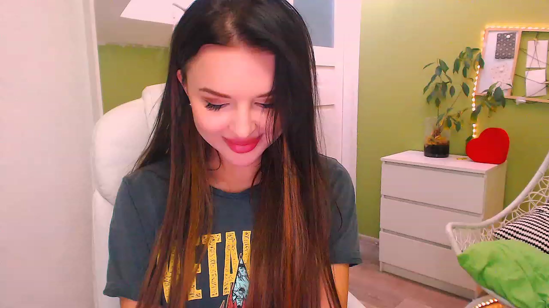 Gallery image thumbnail from JenniferMoris's myfreecams stream on, 11/21/2022, 09:44 image 10 of 20