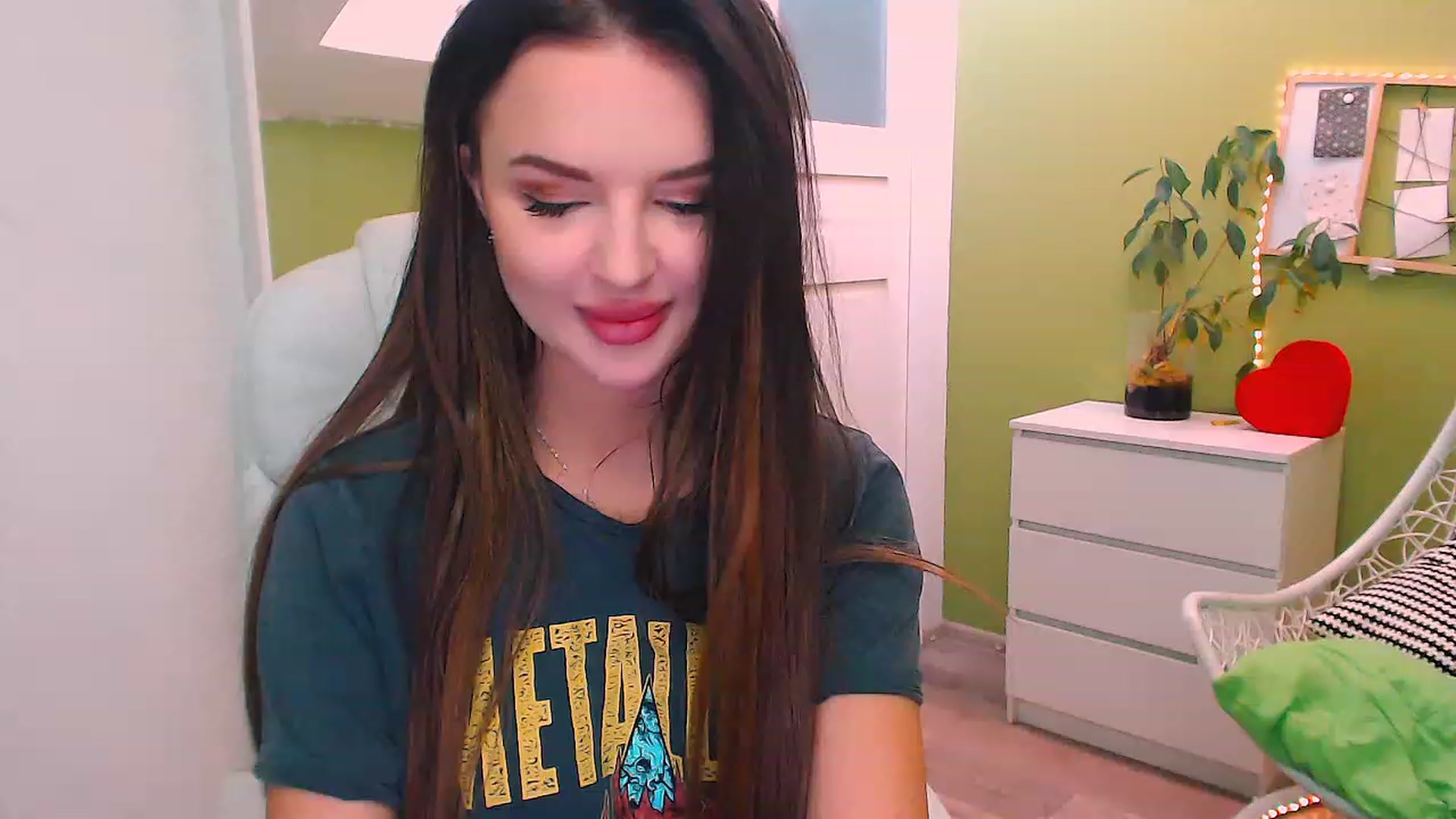 Gallery image thumbnail from JenniferMoris's myfreecams stream on, 11/21/2022, 09:44 image 6 of 20