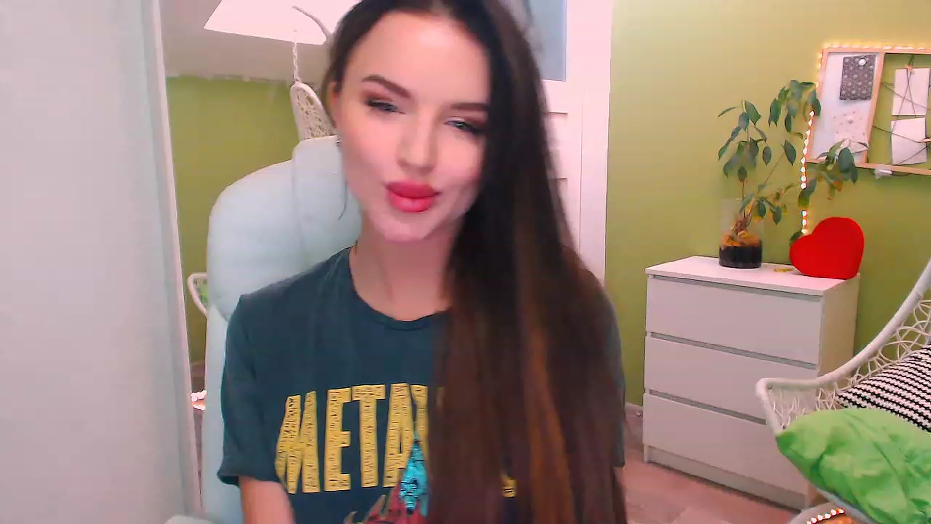 Gallery image thumbnail from JenniferMoris's myfreecams stream on, 11/21/2022, 09:44 image 3 of 20