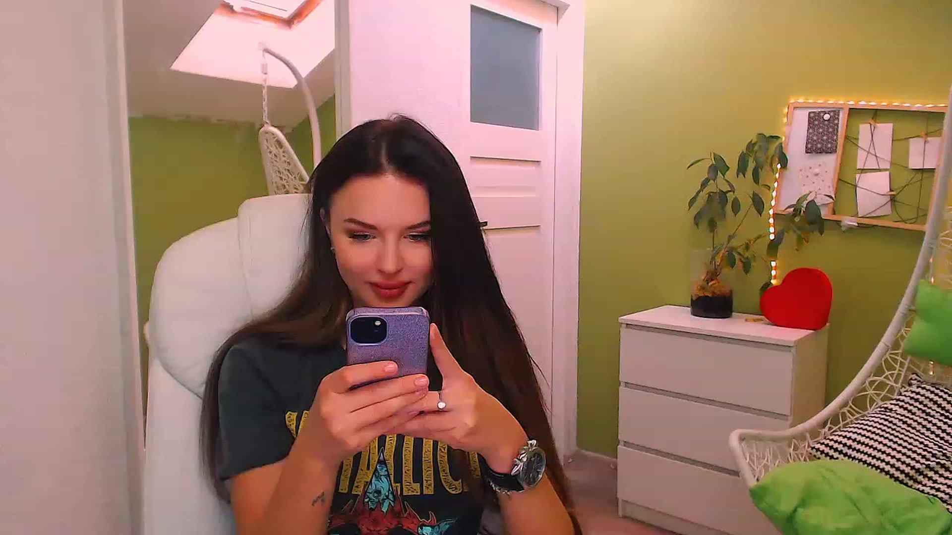 Gallery image thumbnail from JenniferMoris's myfreecams stream on, 11/21/2022, 09:44 image 19 of 20