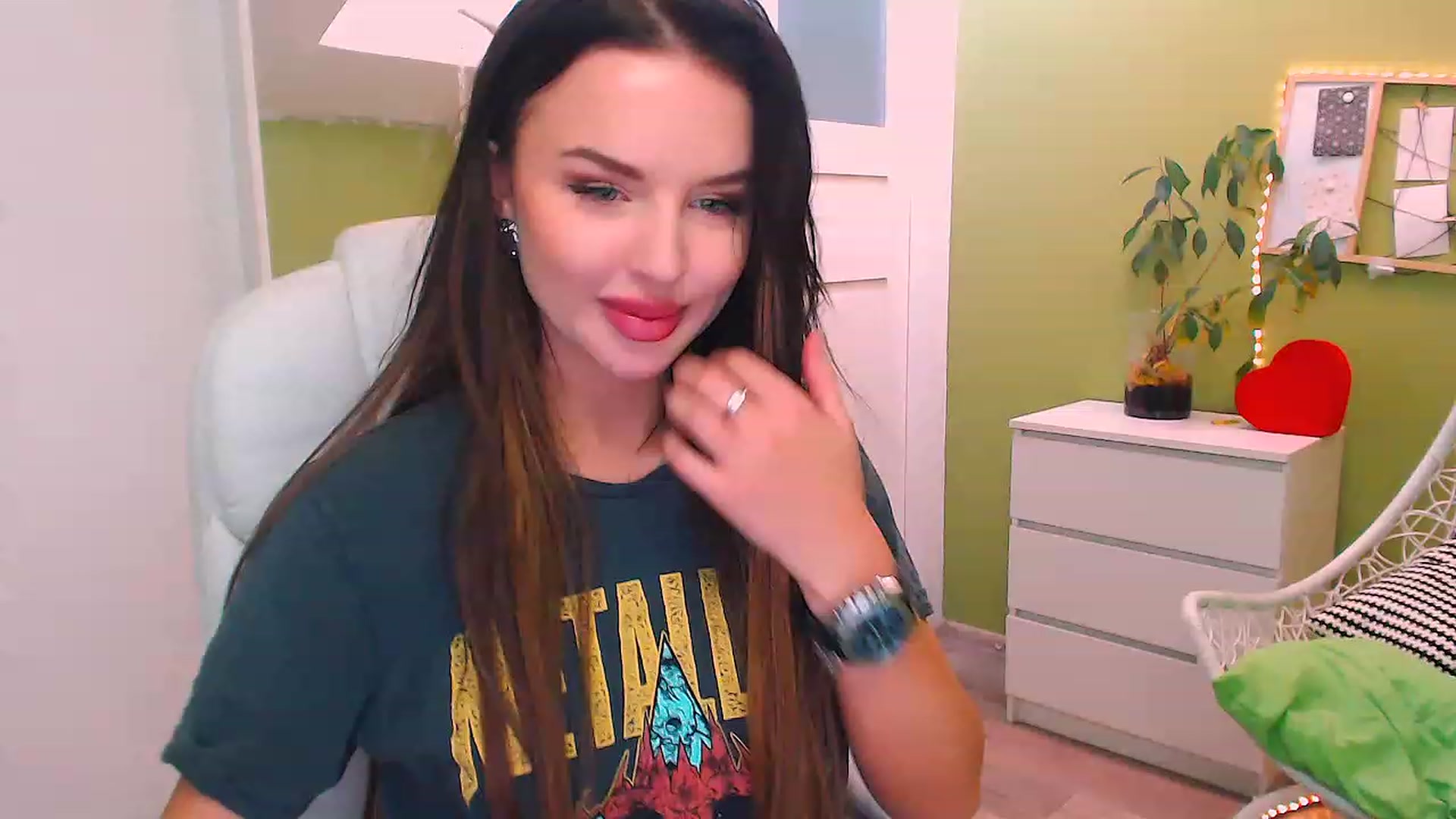 Gallery image thumbnail from JenniferMoris's myfreecams stream on, 11/21/2022, 09:44 image 7 of 20